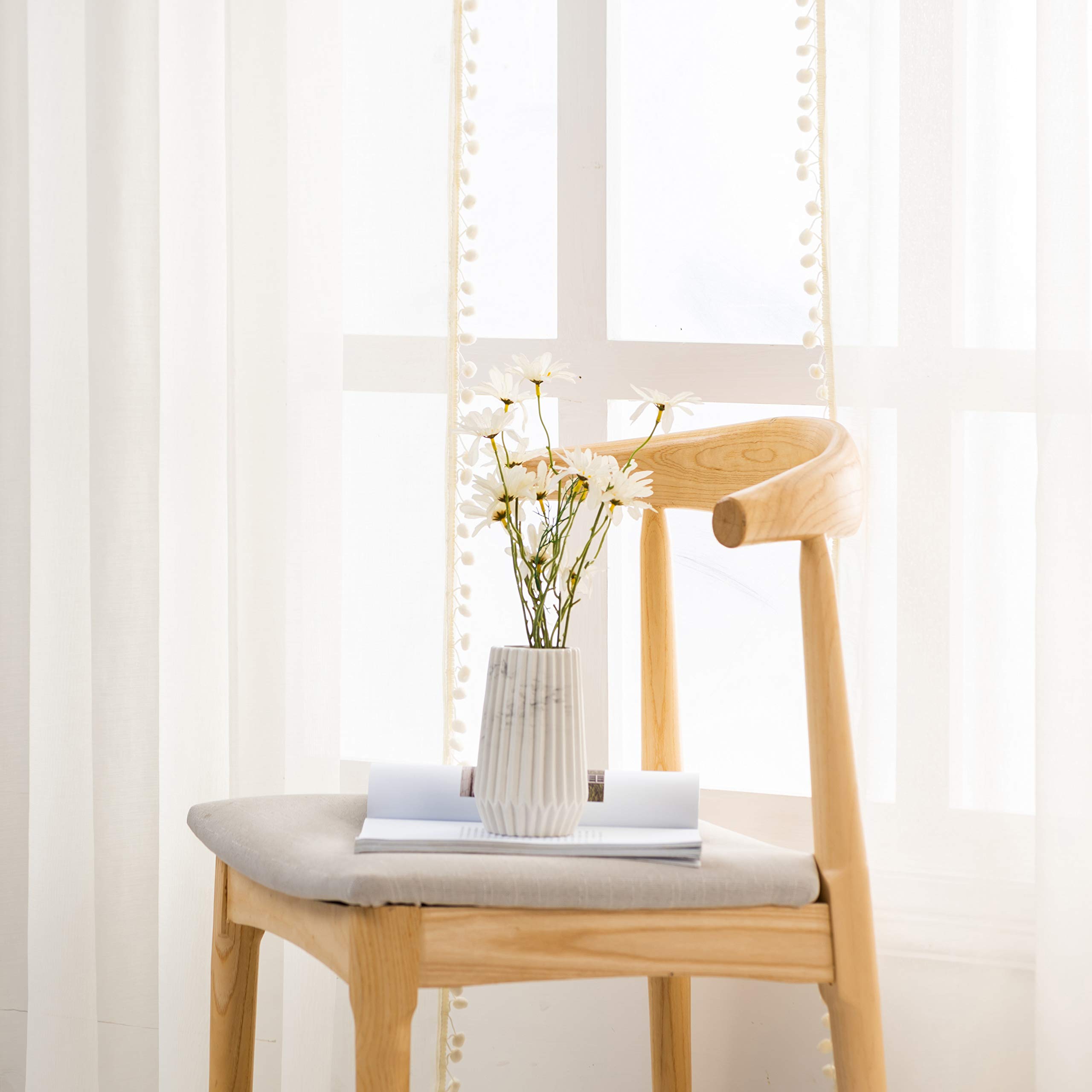 MISS SELECTEX Vorhänge in Leinenoptik mit Pompons und Quasten, Stangentasche, Voile, halbtransparente Vorhänge für Wohnzimmer und Schlafzimmer, Set mit 2 Vorhängen, 132,1 x 213,4 cm, elfenbeinfarben