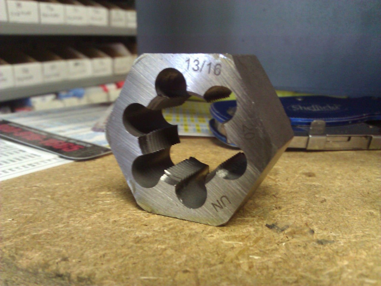 13/16"-20 CARBON STEEL HEXAGONAL RE-THREADING DIE