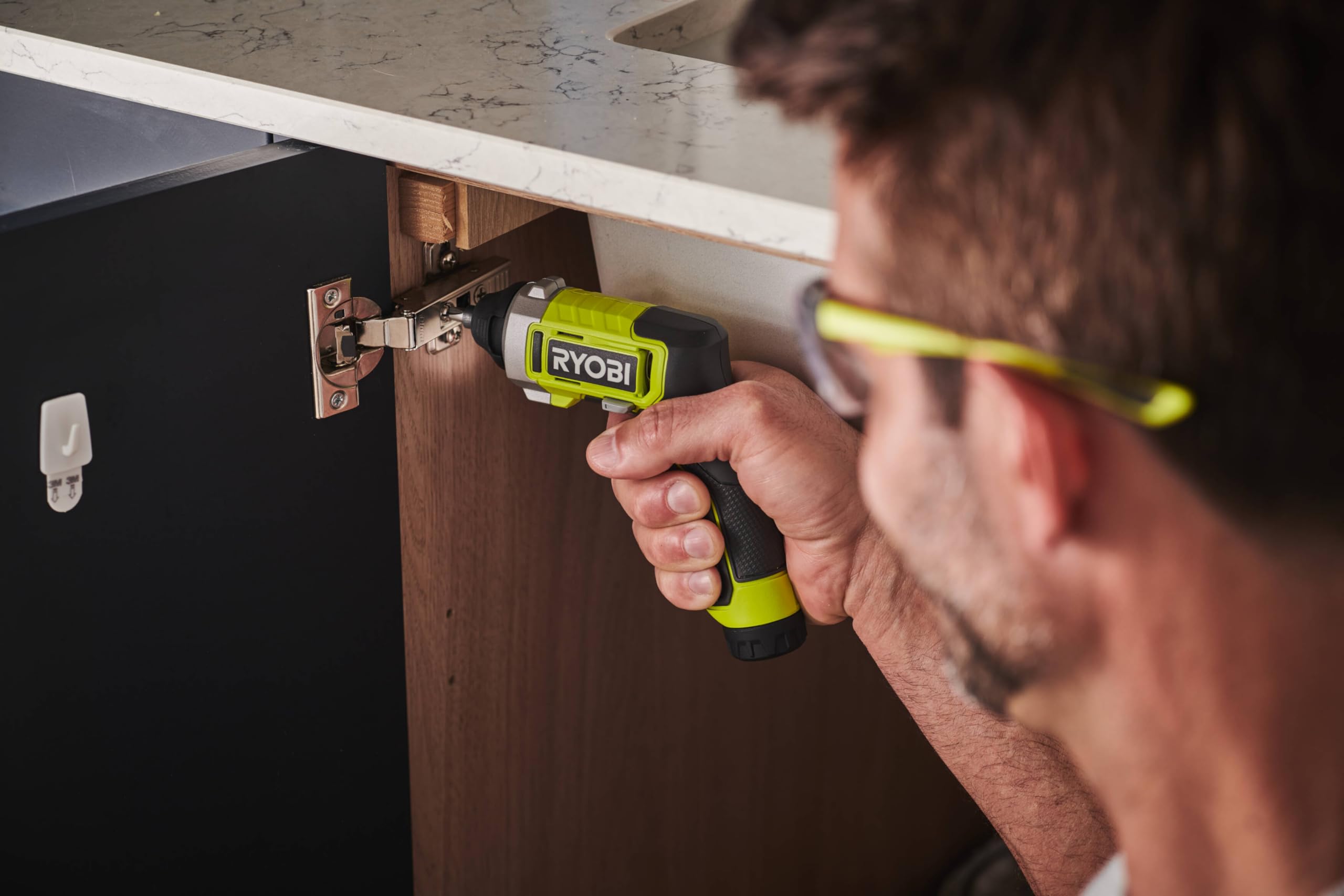 RYOBI Tournevis 4V USB Lithium RSD4-120TA2 Têtes Interchangeables Batterie 2,0Ah & Câble