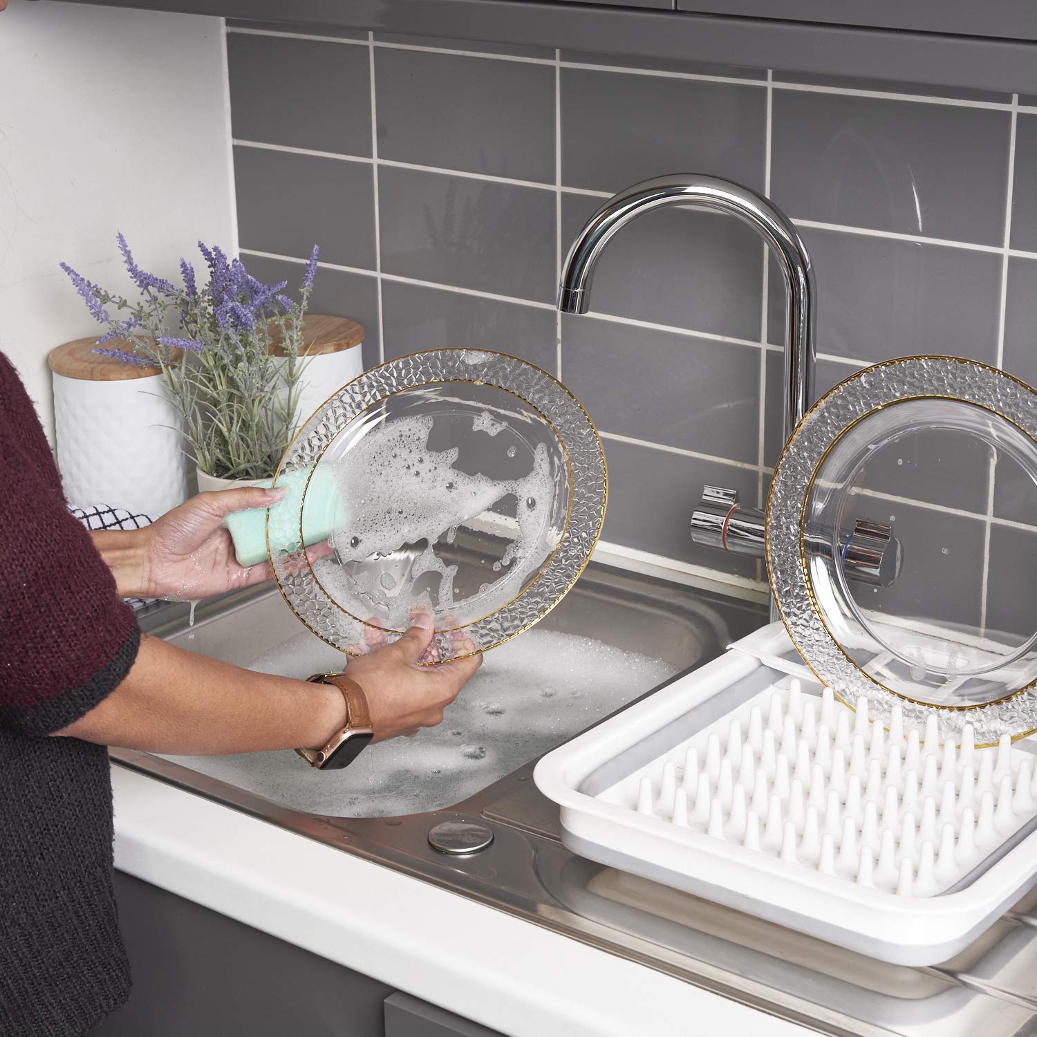 Matana 20 Piatti di Plastica Rigida Trasparente con Bordo Dorato, 26cm - Eleganti, Robusti e Riutilizzabili - Matrimoni, Compleanni, Battesimi, Barbecue, Natale, Feste