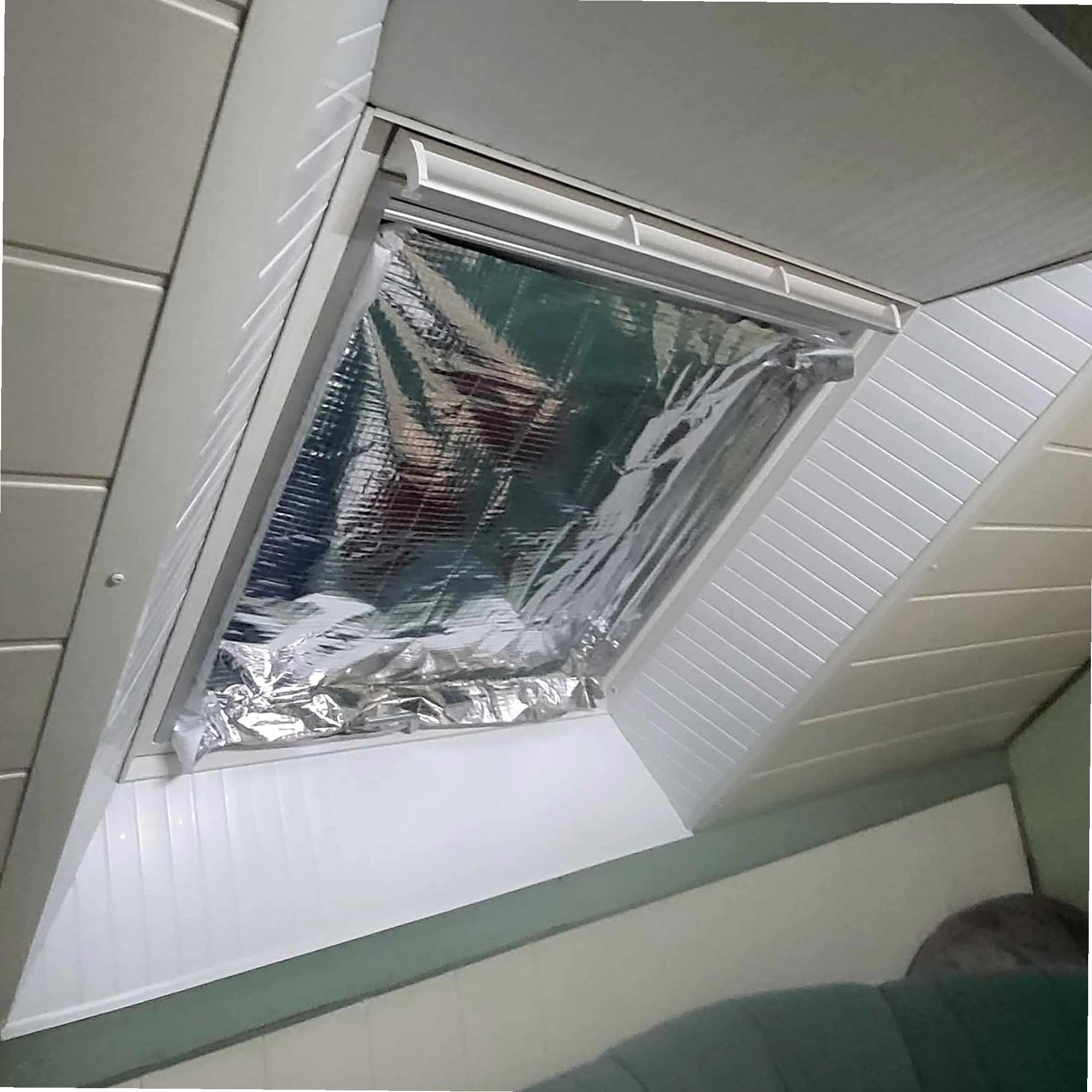 WERKA PRO Isolant 3 Couches Fenêtre de Toit - Isolation Thermique et Phonique - Ø 1,50 x 1,50 m - Épaisseur +/- 5 mm - Fixation Ventouses Adhésives - Anallergique et Non Toxique