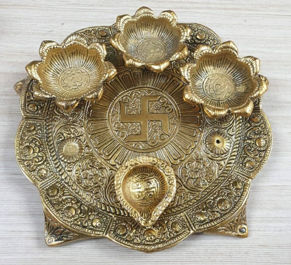 Puja Thali de latón hecho a mano elegante plato decorativo para rituales