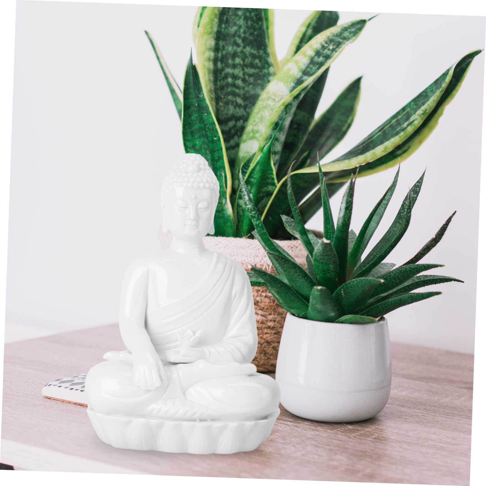 PRETYZOOM 1 Pc Adorno Artesanal de cerámica decoración hogareña estatuilla de Buda Ornamento Estatua de Porcelana Blanca Familiar Estatua de Buda Regalo Hecho a Mano Decoraciones Decorar