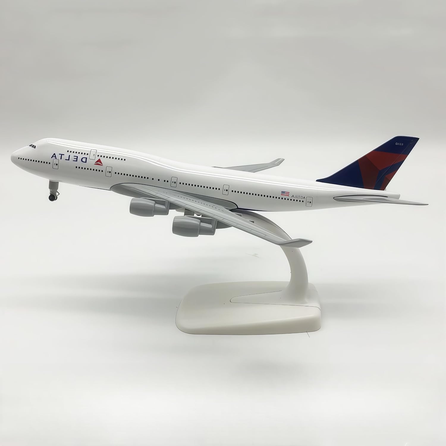 Diecast Metal Delta Air Lines Boeing 747 Model 1/300 Scale 20cm Queen Skies Display Aircraft for Collection Desk Gift