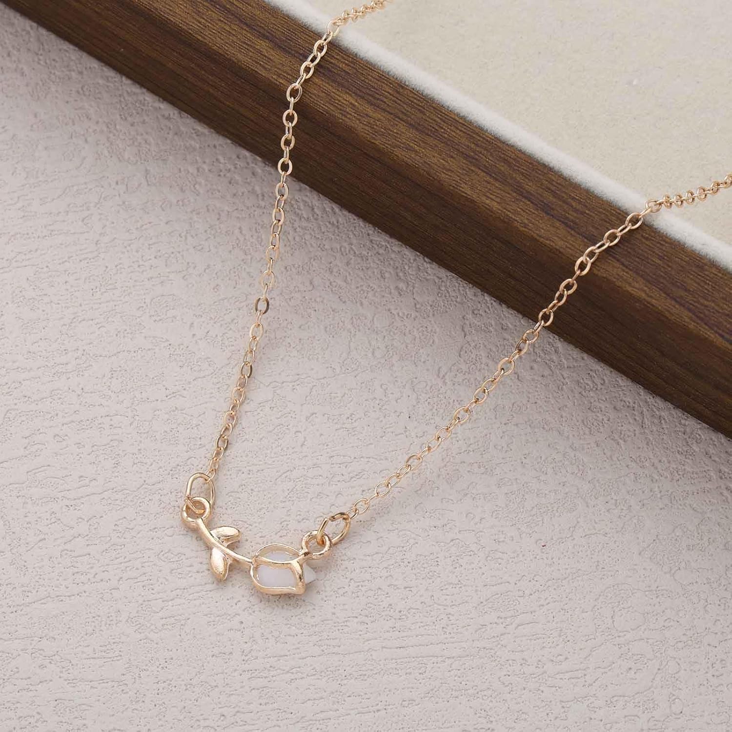 Boho Pearl Tulip Pendant Necklace Pink Tulip Choker Necklace Imitation Pearl Flower Necklaces Vintage Tulips Flower Chain Necklaces Jewelry for Women - Image 4