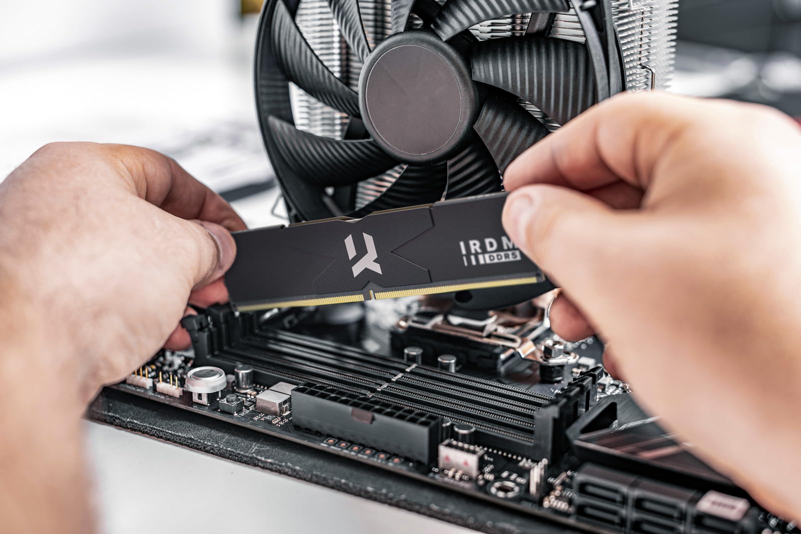 Goodram - Moduł Pamięci RAM GOODRAM DDR5 IRDM - 16GB 5600MHz CL36 SR DIMM BLACK V SILVER - dla Graczy i Profesjonalistów - Płynna i Stabilna Praca