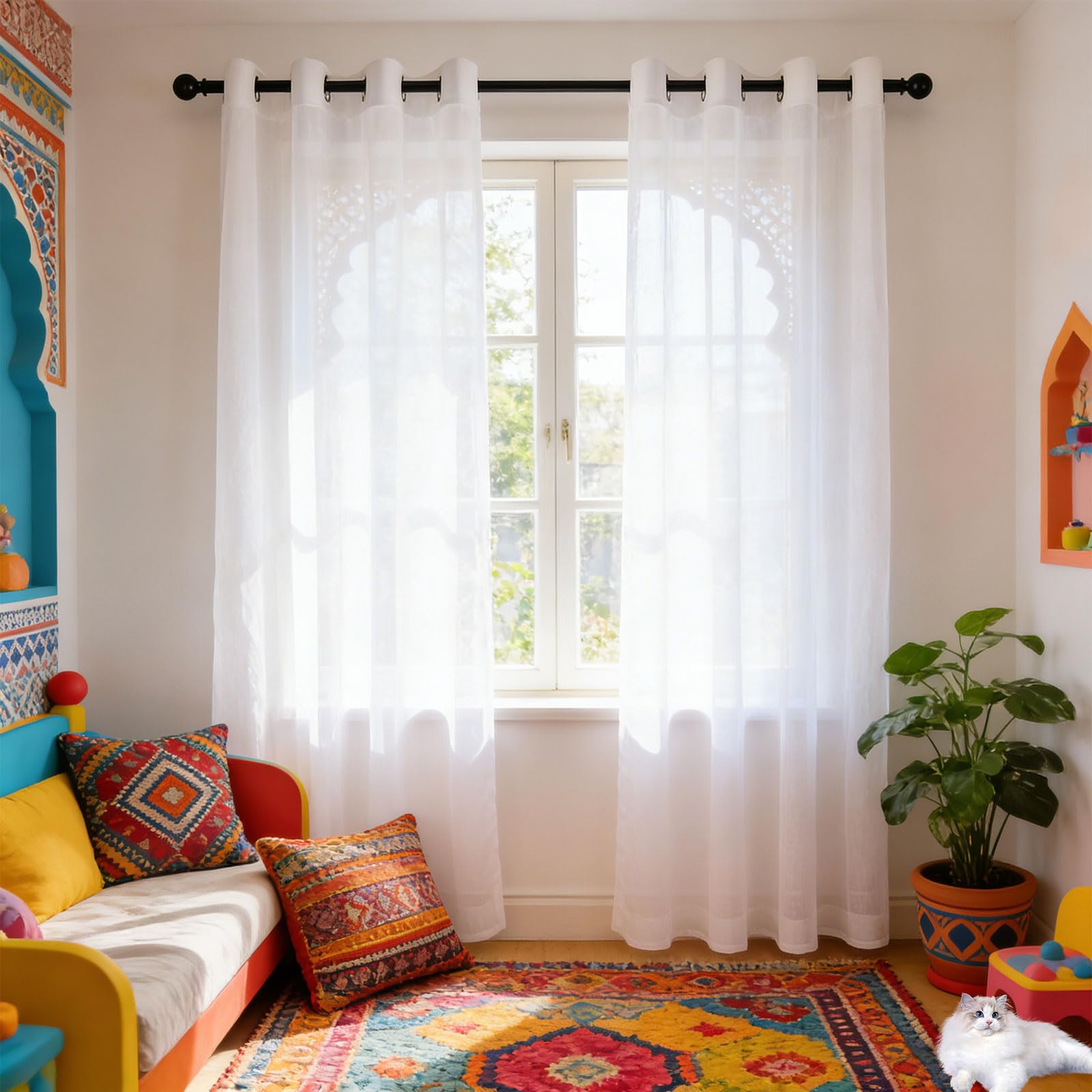 Decoration voilages intérieurs blancs pour une maison chaleureuse