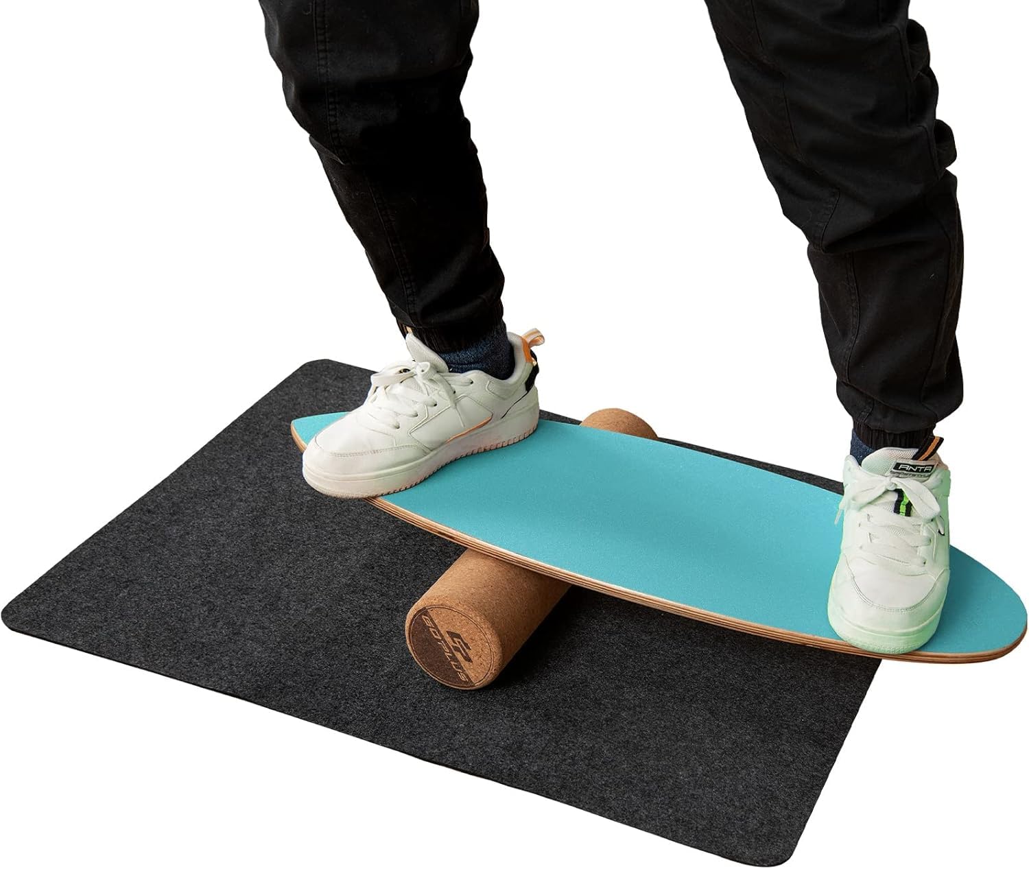 GOPLUS Tabla de Equilibrio de Madera con Rodillo de Corcho y Alfombra de Fieltro Antideslizante, Tabla de Surf Interior, Mejora la Fuerza del Tronco, Balance Board Carga Máxima 100 kg