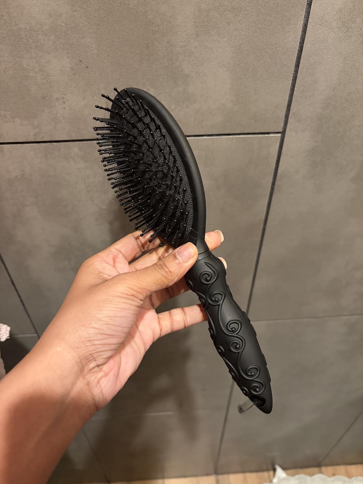 Amazon Basics Cushion Hair Brush For Men, Women and Kids, Wet or Dry Hair, All Hair Types, Gentle Detangling, Tangle-Free