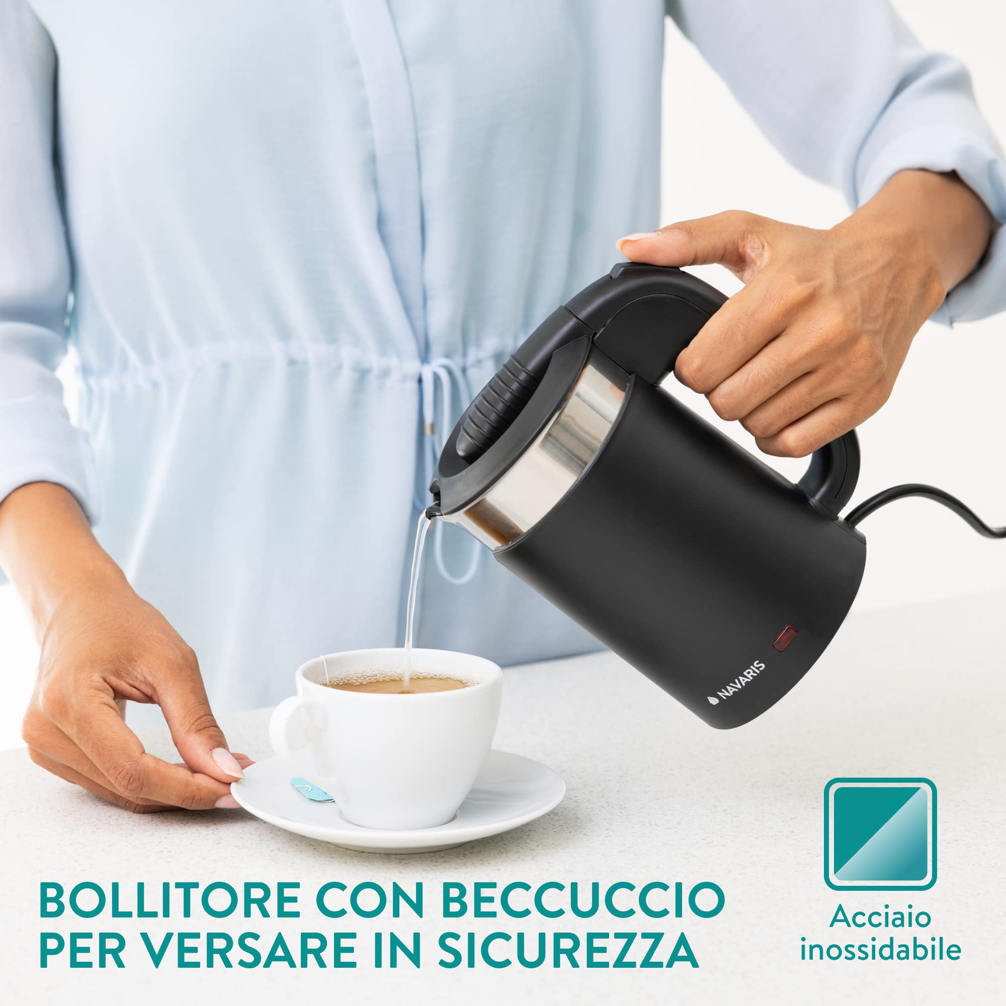 Navaris Bollitore Elettrico Piccolo da Viaggio - Mini Bollitore Acqua 500 ml in Acciaio Inox - Compatto per Ufficio e in Vacanza - 16 x 11 x 17 cm - 1100 Watt con 2 Tazze - Nero