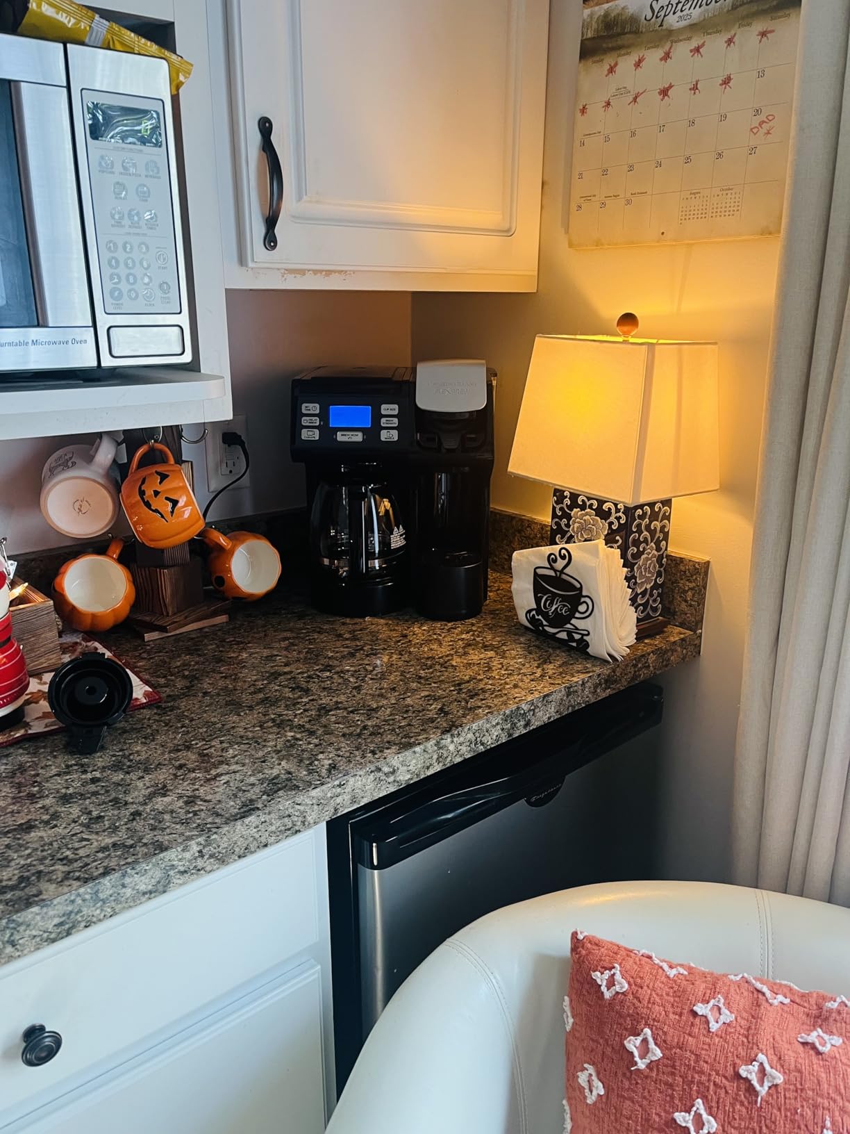 Hamilton Beach FlexBrew Trio 2-Way Coffee Maker, Compatible with K-Cup Pods or Grounds, Combo, Single Serve & Full 12c Pot, Black - Fast Brewing (49902)