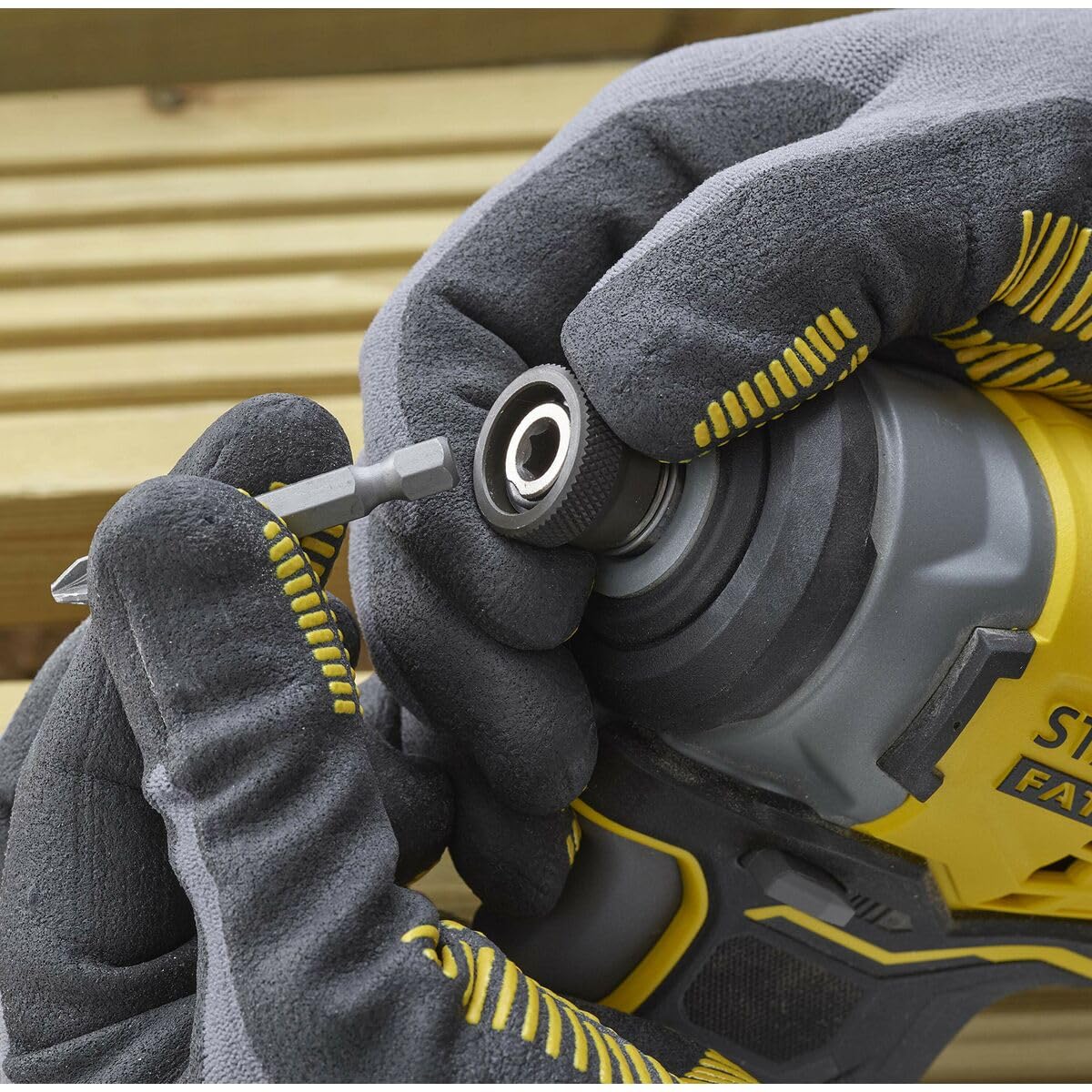 STANLEY FATMAX SFMCF810D2K-QW - Atornillador de Impacto 18V, Motor Brushless, 170 Nm 3500 ips/min, 1 Maletín 2 Baterías 2Ah 1 Cargador Gama FATMAX V20
