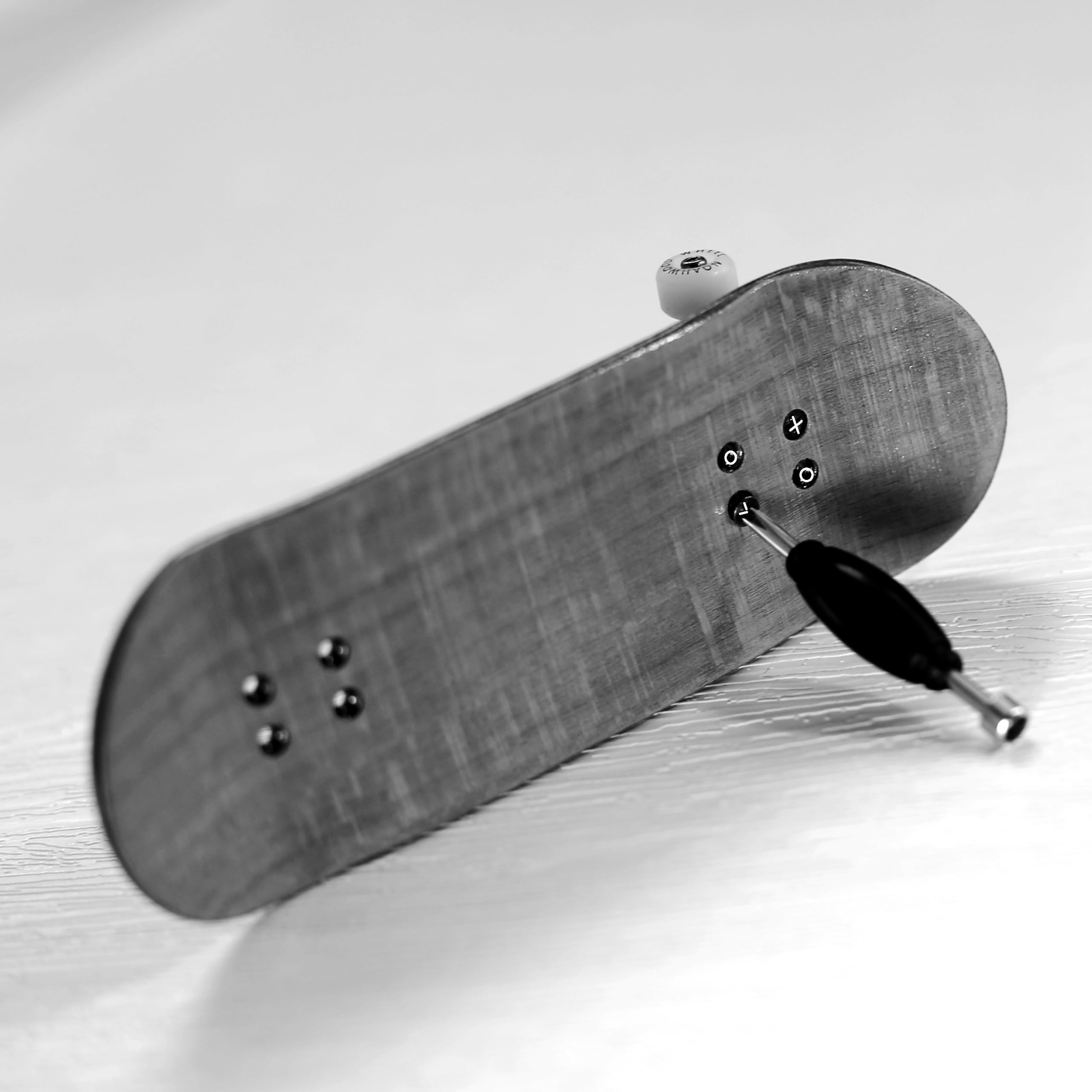 NOAHWOOD Bricolage Pro Fingerboard Truck 35 mm (plaque de base argentée et crochet noir) Camion arche + roue à glace