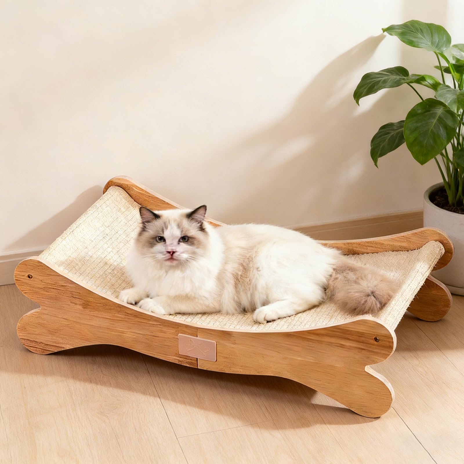 Griffoir en sisal pour chat, idéal dans votre salon pour protéger vos tapis