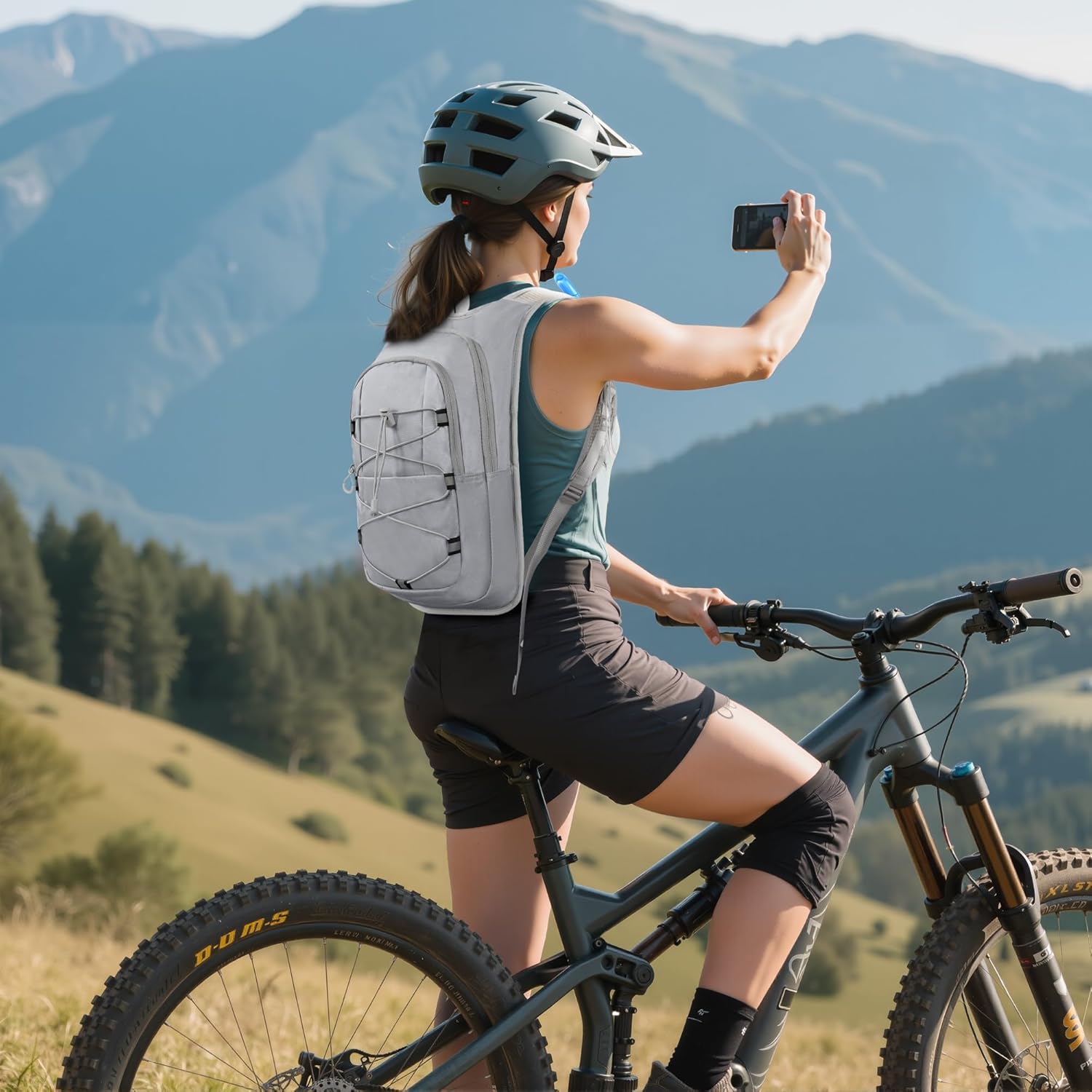 MIYCOO Hydration Backpack - Lightweight Water Backpack with 2L Water Bladder Bag, Running Hydration Vest Backpack for Men Women, Hydration Pack for Hiking, Cycling, Climbing