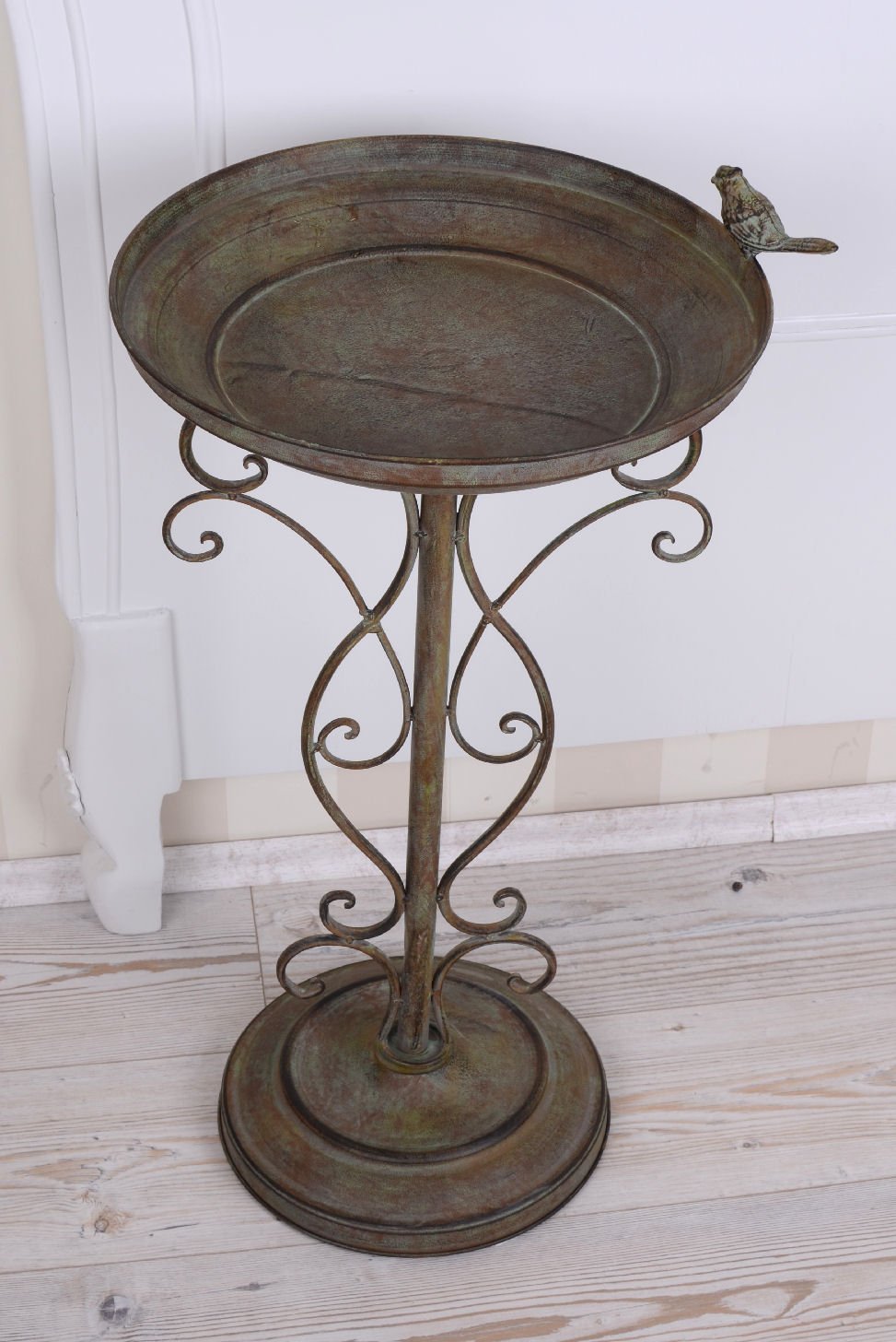 Vogeltränke VINTAGE GARTEN 74 cm Eisen Vogelbad Shabby Chic Antikoptik Wasserschale mit Figur Garten Deko Nostalgie Patina Metalltränke romantisch Terrasse Beet Wasserschale Vintage Landhaussti