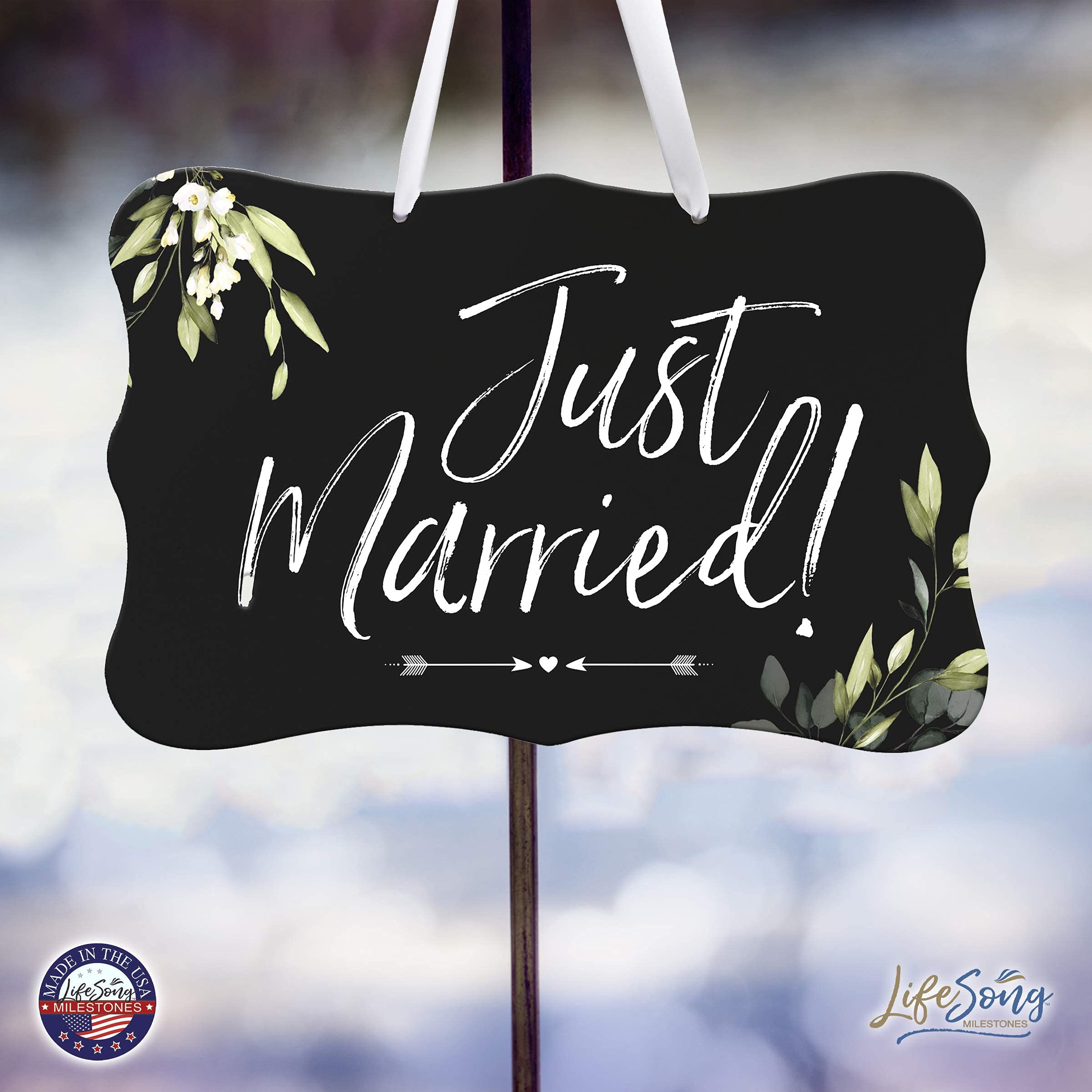 LifeSong Milestones Hochzeitsschilder für Zeremonie und Empfang, Wandbehang, Schild, Dekoration, Zubehör für Braut und Bräutigam, Hochzeitsdekorationen, 20.3x30.5 cm, Just Married (Blätter) (schwarz)