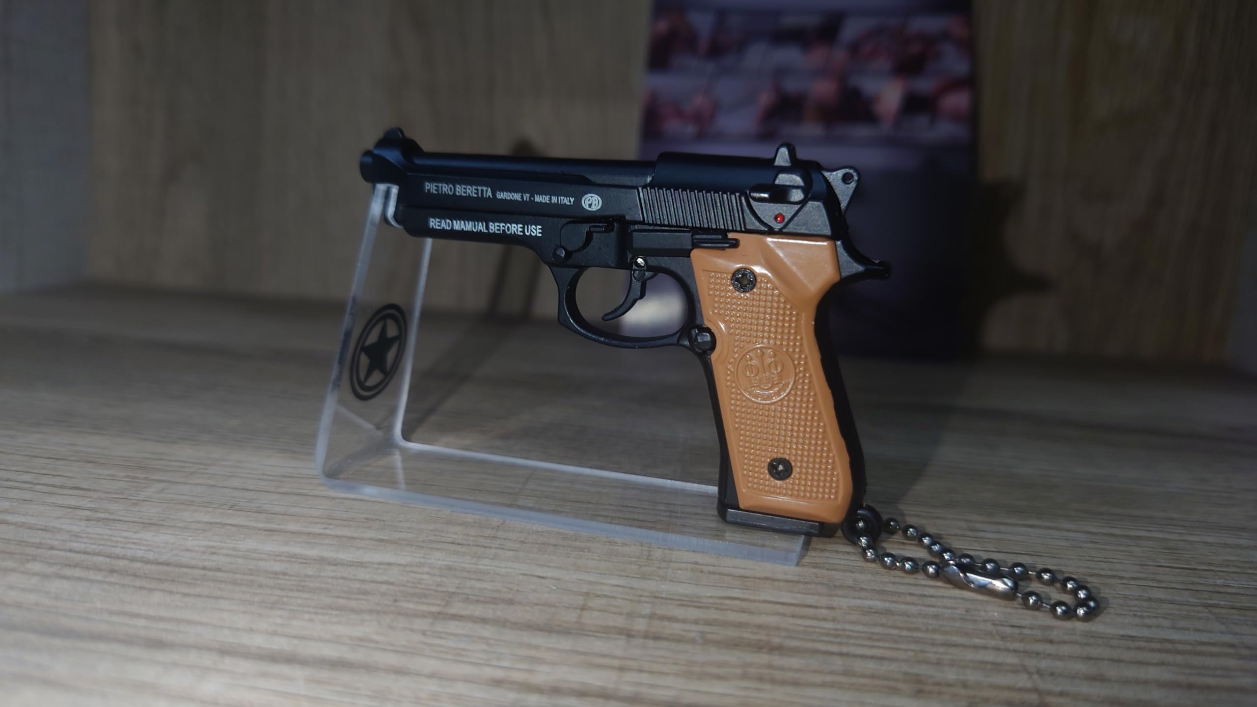 Amazon | 1/3スケール ミニチュアキーホルダー M92 ブラック | モデル