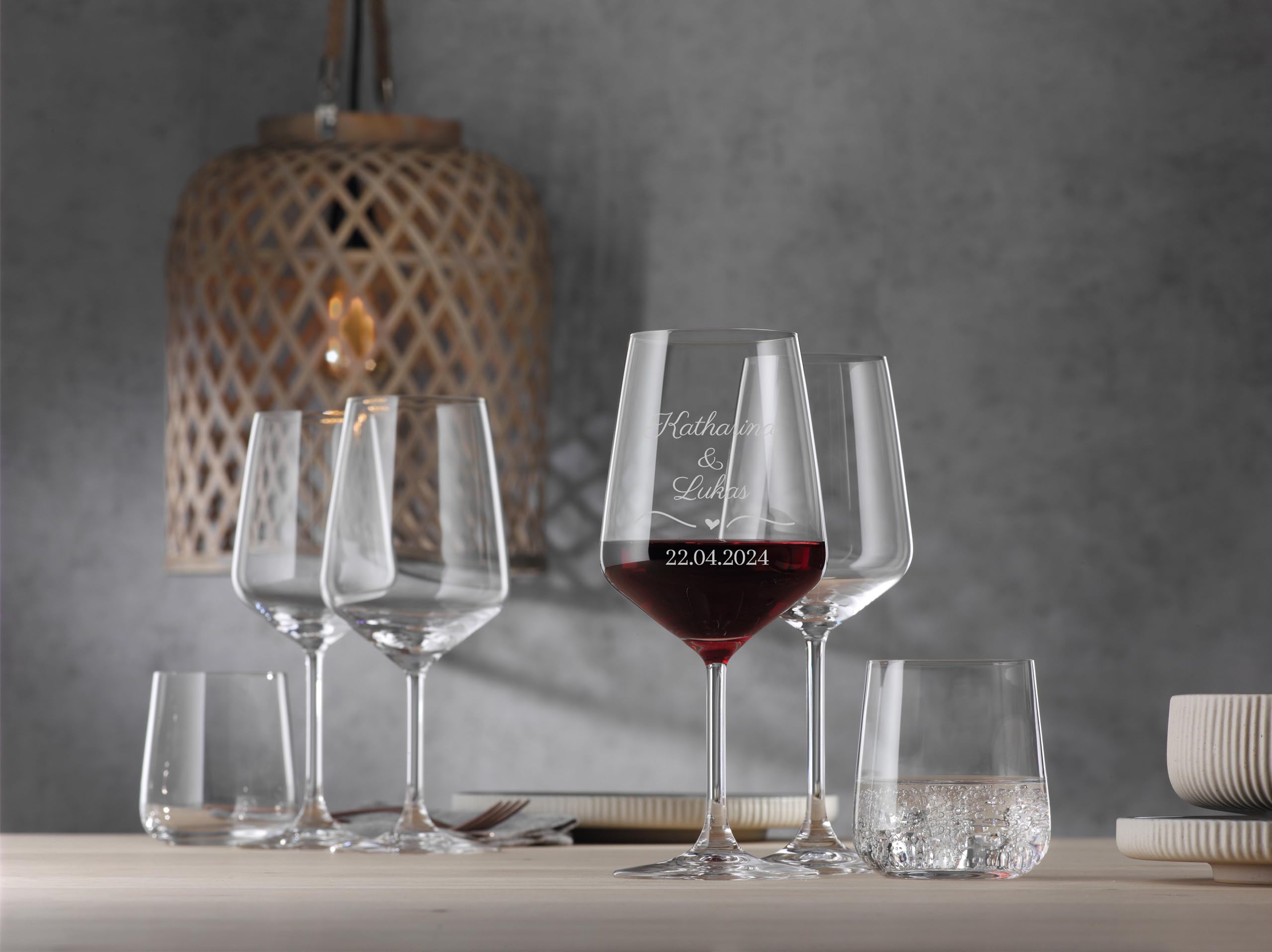 Weinglas 2er Set mit Gravur zur Hochzeit personalisiert mit Namen und Datum/individuelles Geschenk für Brautpaar, zur Verlobung/Jahrestag/Weingläser Spiegelau & Nachtmann Style