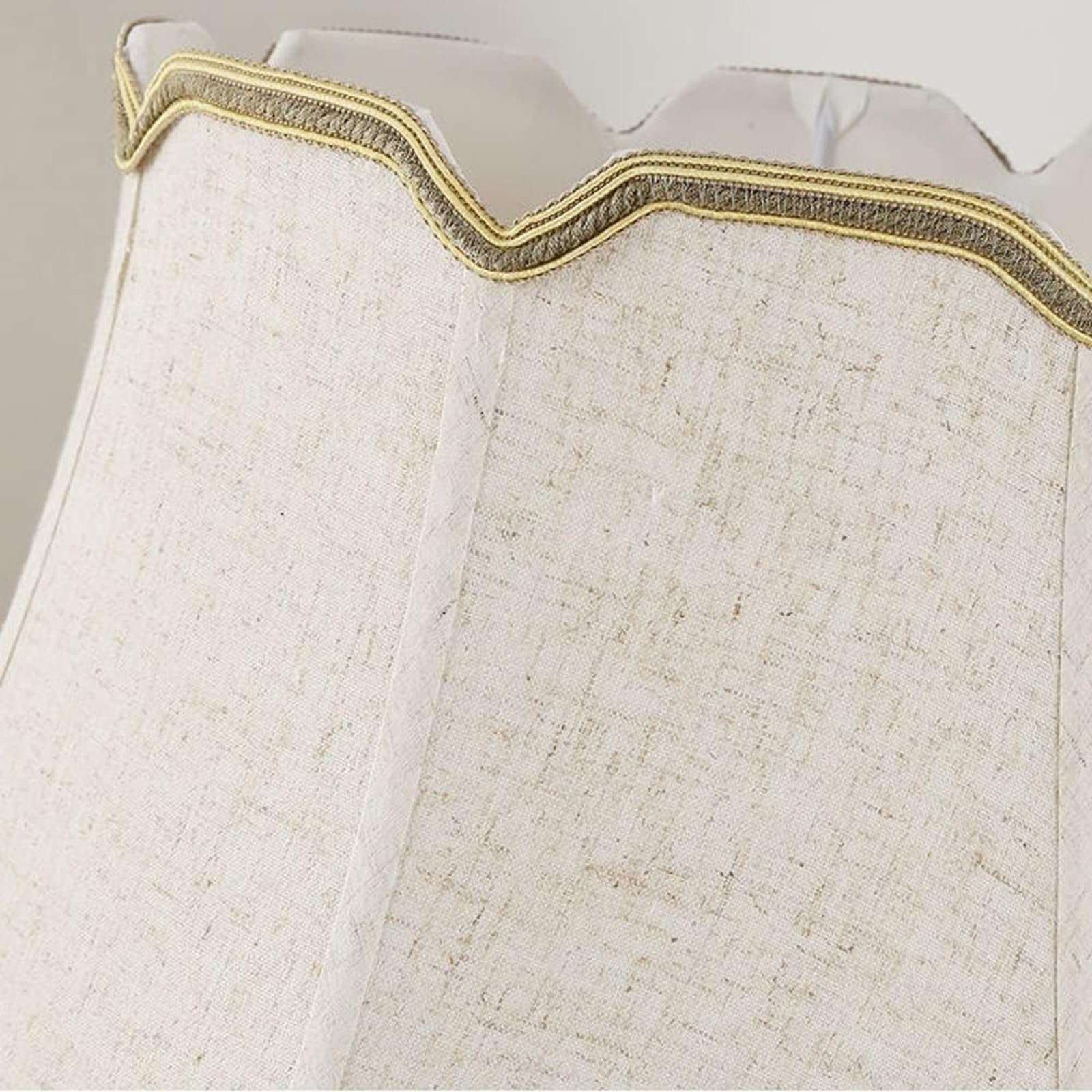 Niebieska i biała porcelanowa lampa stołowa z kloszem lnianym