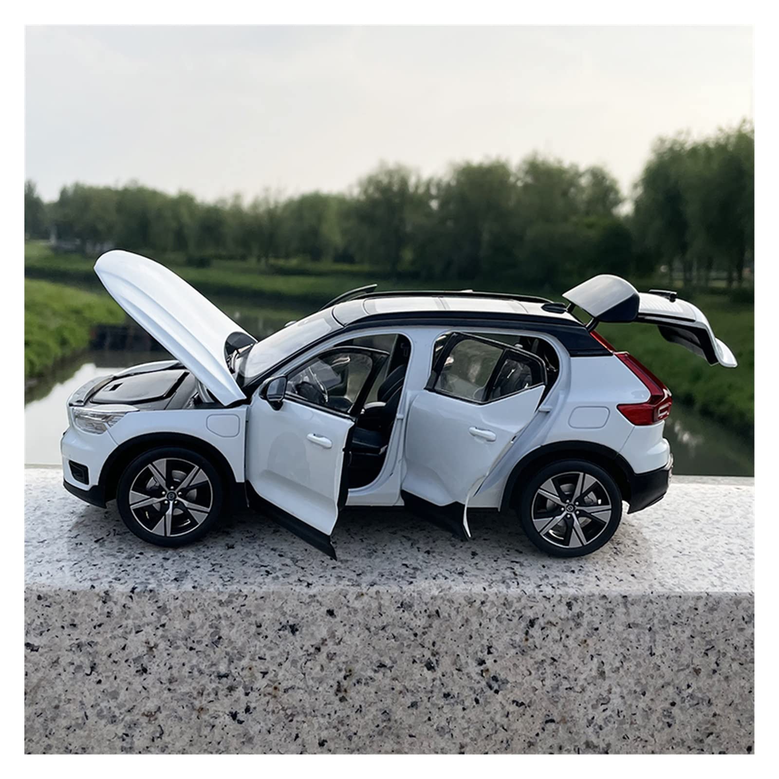 VOLVO XC40 1/18 ミニカー 楽天市場】VOLVO特注 1/18 ボルボ XC40 リチャージ (グリーン