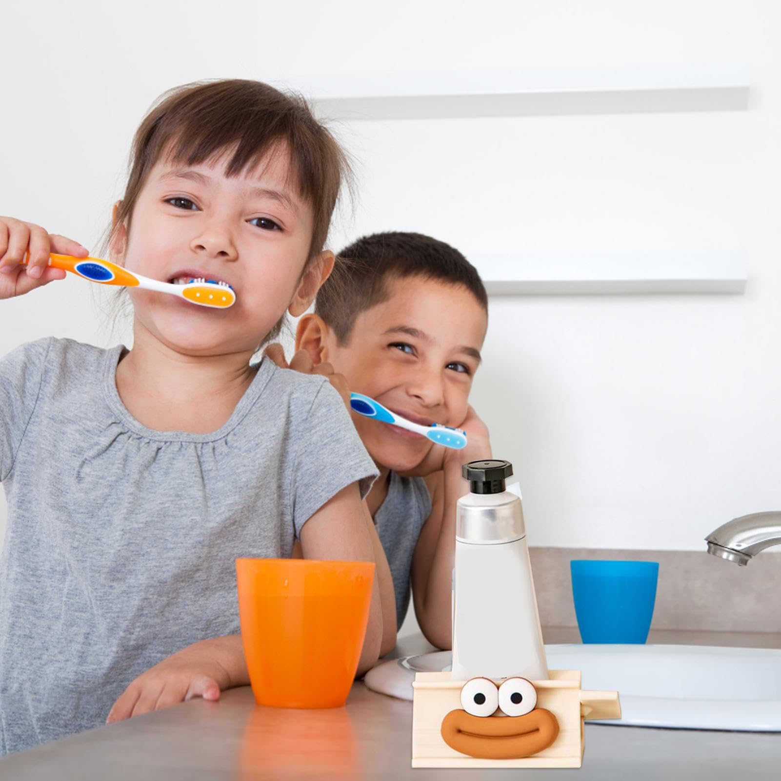 Rolling Toothpaste Squeezer,Cute Smiling Face Tube Squeezer Tool - Manual Toothpaste Dispenser Toothpaste Holder Squeezer for Bathroom Restroom