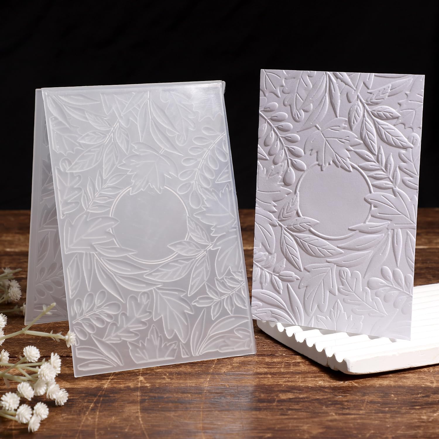 Cartelle per Goffratura 3d, 16,3x11,5cm Modello Ghirlanda Decorata con Foglie in Rilievo Stencil per Goffratura Strutturata per la Creazione di Biglietti per Album e Altri Lavori con la Carta