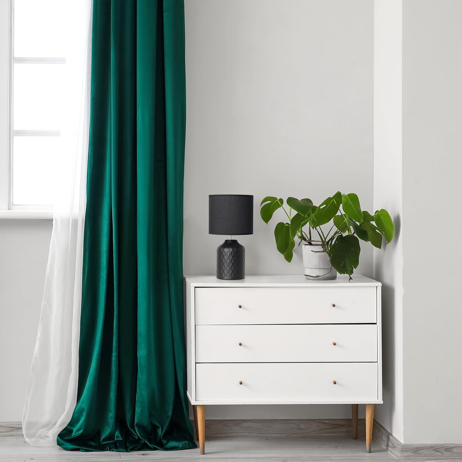 Simple Designs Touch of Chevron 17.25" LED Table Lamp, Black (LT2122-BLK)