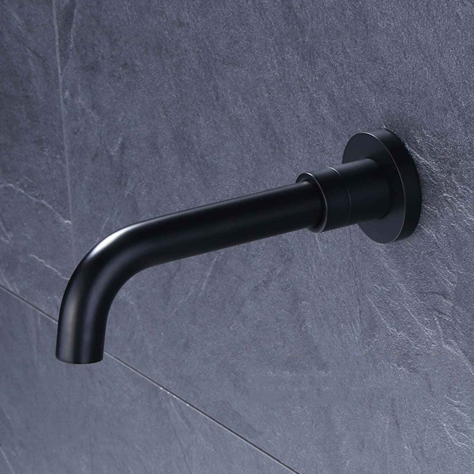 Robinet de baignoire mural en laiton chromé au design épuré pour salle de bain moderne