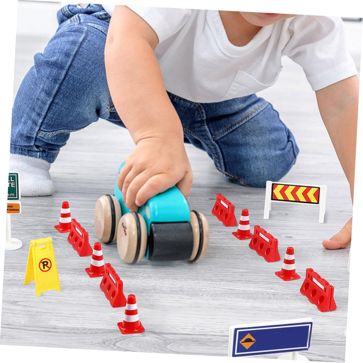 NOLITOY Ensemble de 36 Mini Cônes de Signalisation en Plastique Éducatif Interactif Parent-garçon et Filles pour Garçon et Filles, pour Anniversaire et Apprentissage Ludique