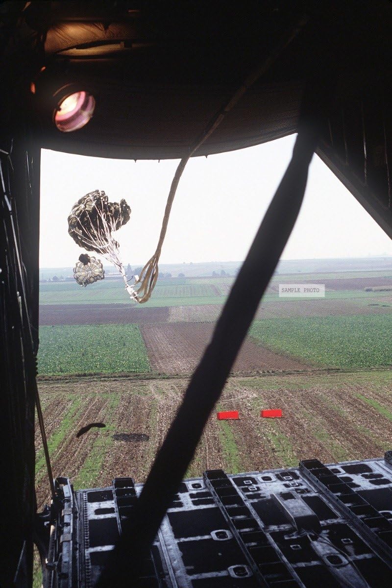 Photo The lowaltitude parachute extraction system (LAPES