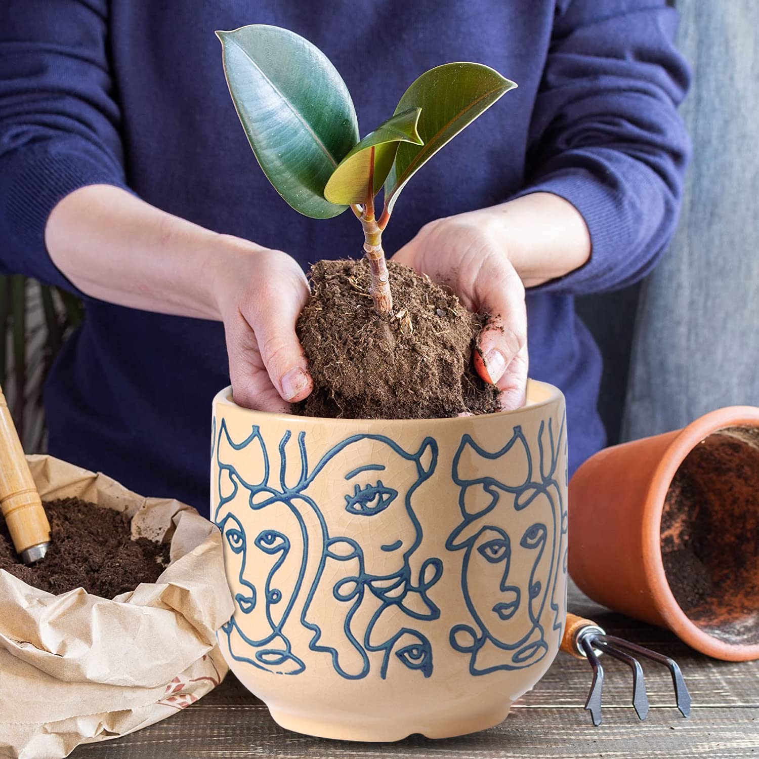 Gohearin Ceramic Indoor Planters with Drainage Hole 6.6 Inch and 5.4 Inch Plant Pots 2 Set Medium Cylinder Flower Pot with Modern Design for Cactus Succulent Garden Decoration Gift (Beige)