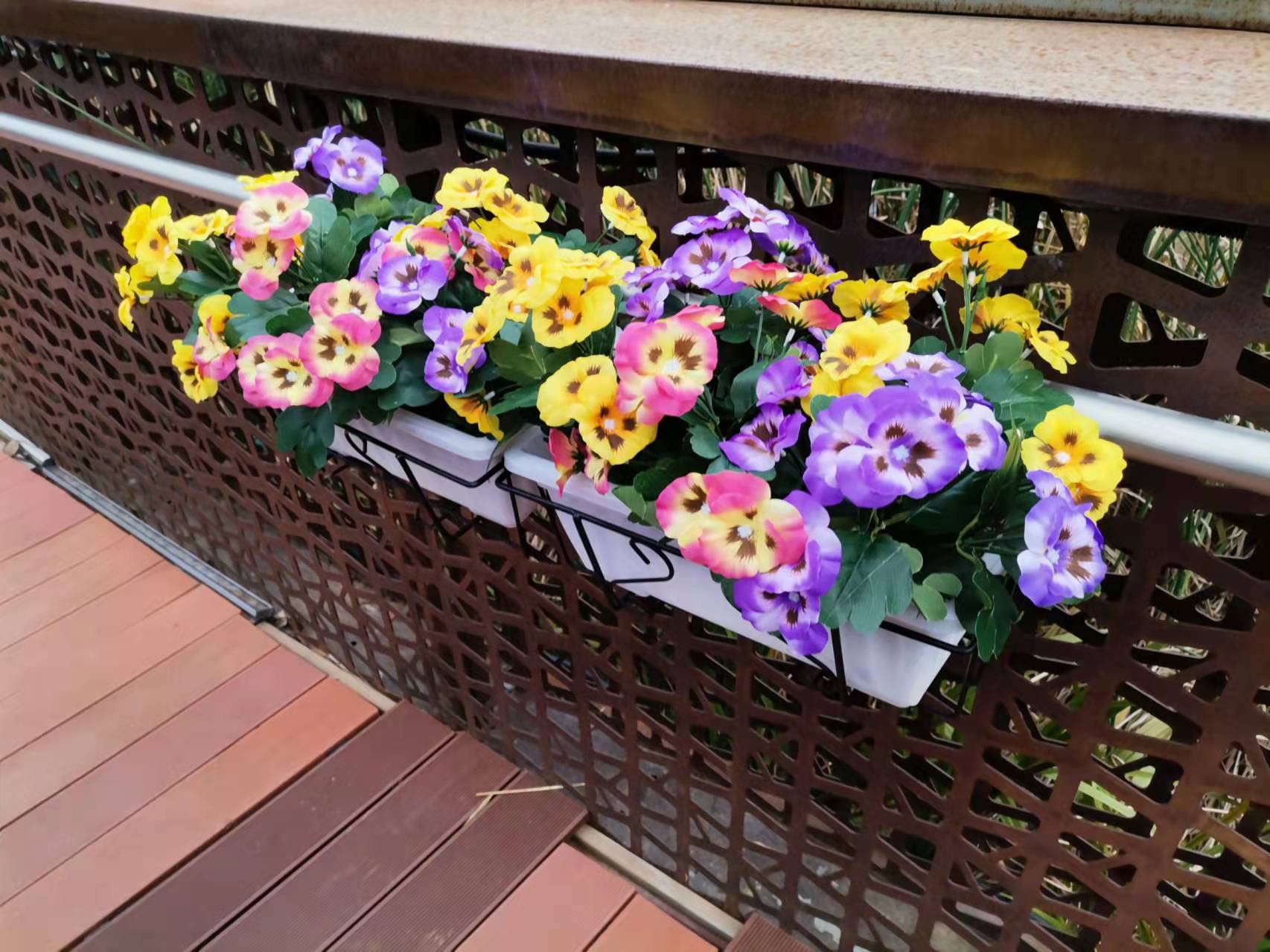 QIANYUN 4 stuks kunstbloemen imitatie viooltje zijden bloemen creatieve woninginrichting simulatie plant voor bruiloft thuis buiten begraafplaats feestdecoratie maat 40 cm (wit