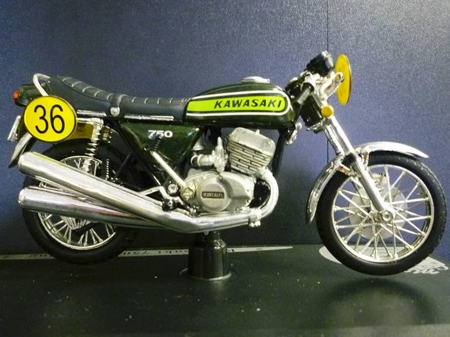 ★絶版限定★ Scale-Bikes製カワサキ750H2マッハIV1/18モデル ☆絶版限定☆ Scale-Bikes製カワサキ750H2マッハIV1/18モデル