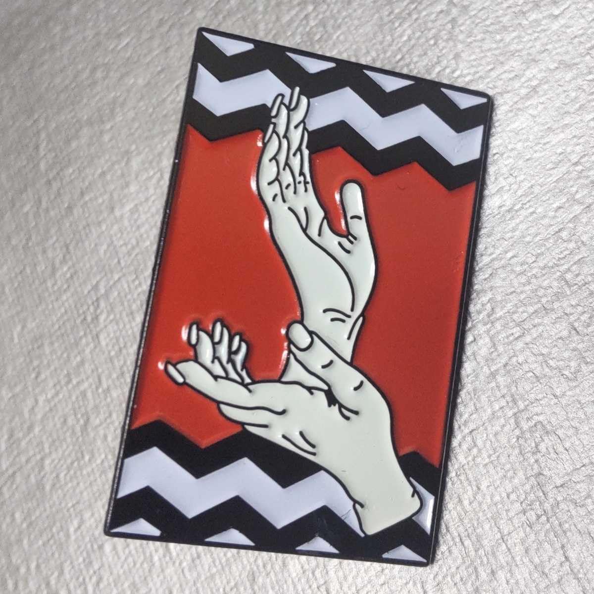 Amazon.co.jp: TWIN PEAKS 手 ピンバッジ ピンズ□ハンドサイン ツイン