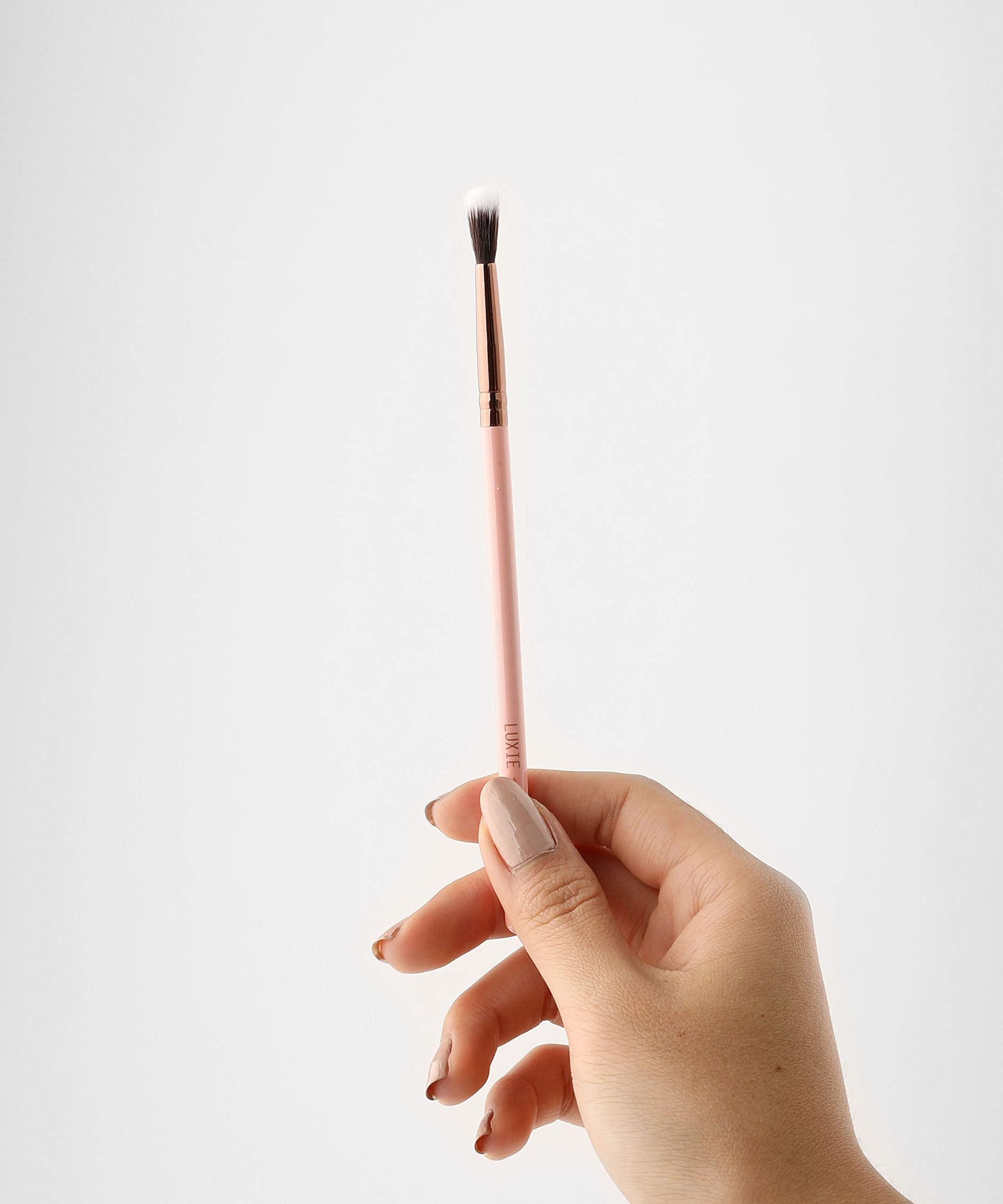 LUXIE 237 Blending Brush - Rose Gold