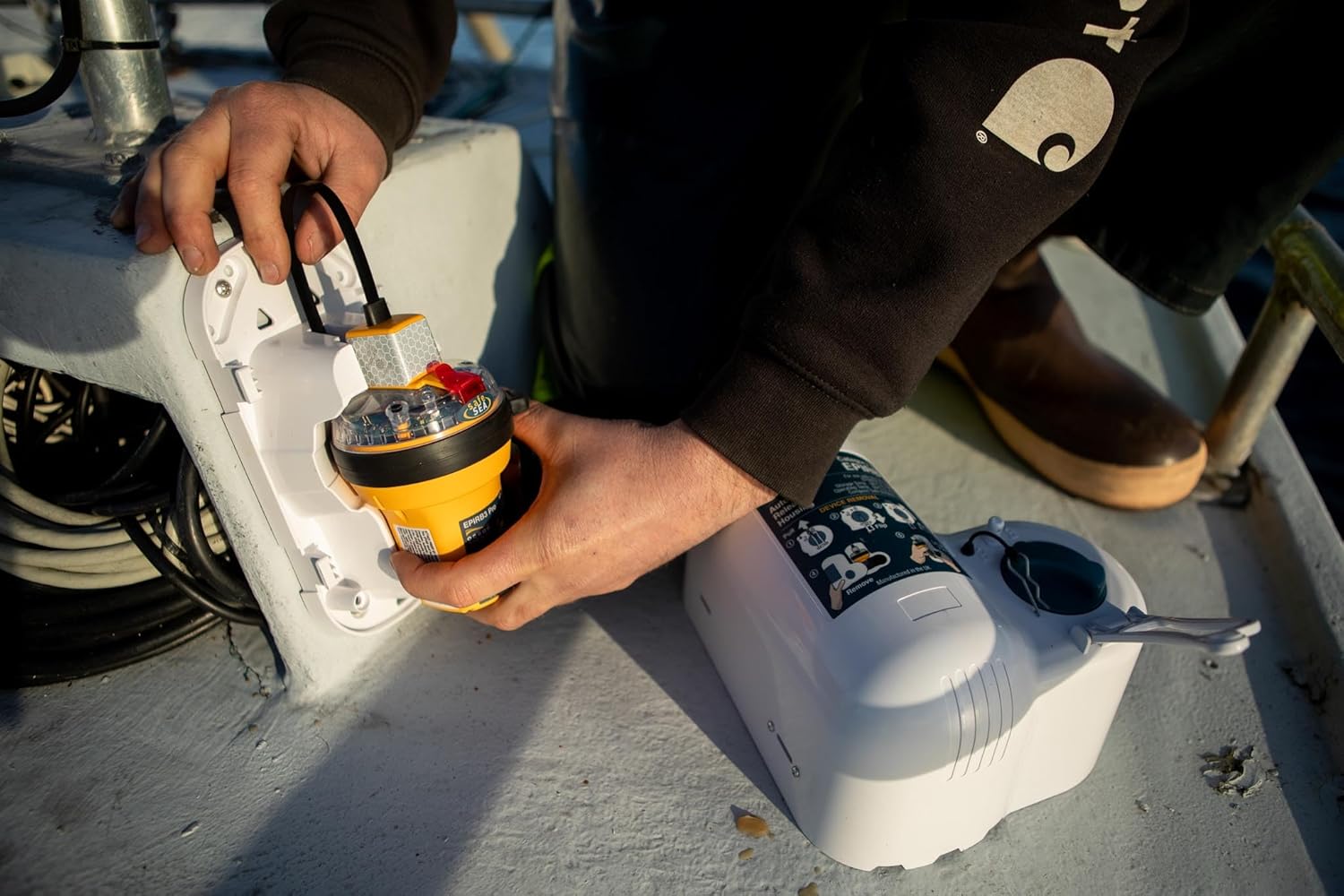 Ocean Signal SafeSea EPIRB3 Pro in Float Free Category 1 Bracket - AIS, Mobile App, Return Link Service 702S-03933