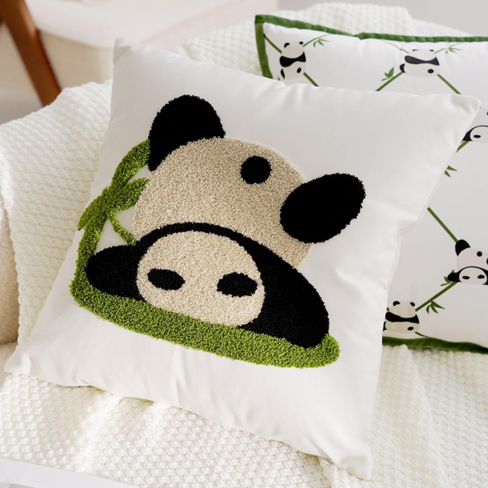 Coussin en velours brodé 3D panda motif relief haute finition