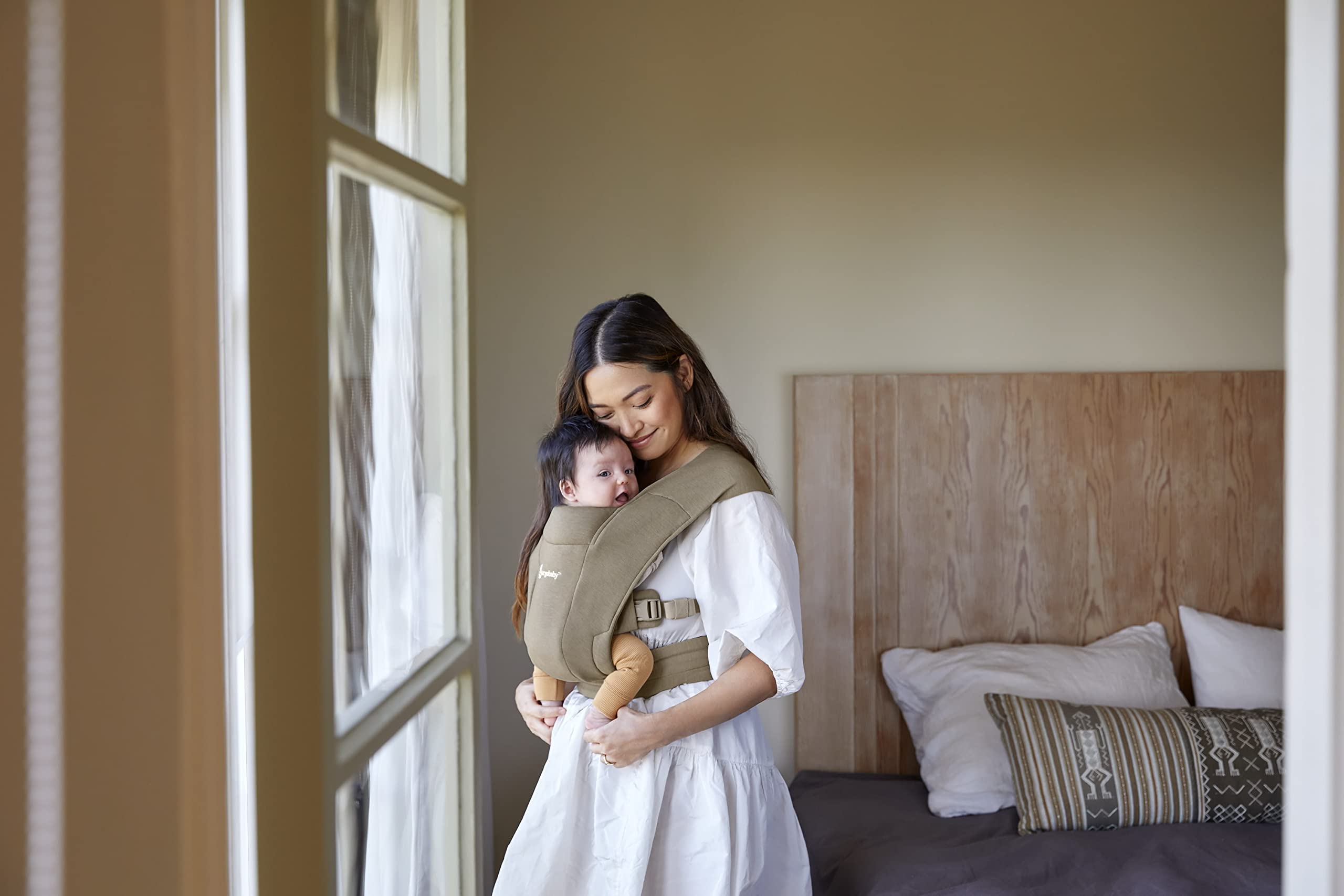 Ergobaby Embrace Baby Carrier for Newborns from Birth with Head Support, Extra Soft and Ergonomic, Soft Olive — view 6