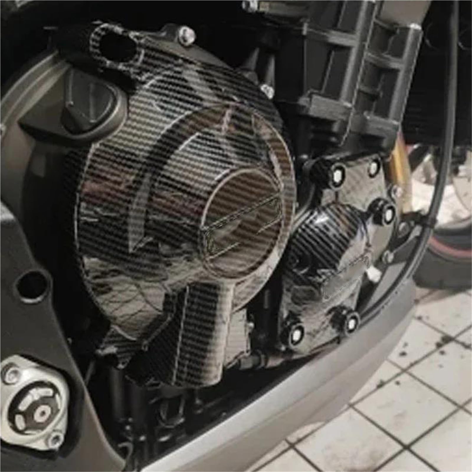 Amazon | バイク用エンジンカバーセット に適合するストリートトリプル