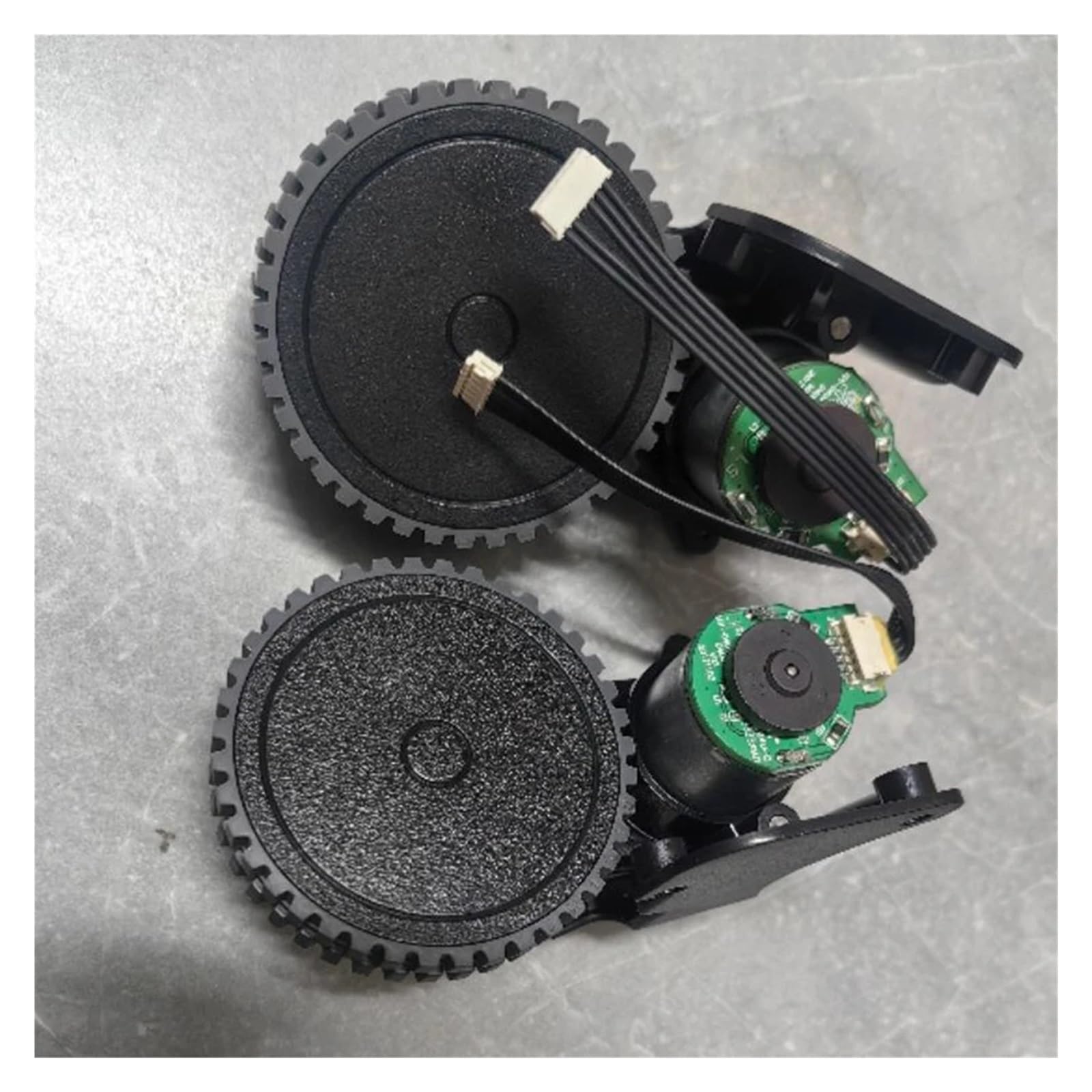 Roue d'entraînement de rechange pour aspirateur droite et gauche, compatible avec les pièces d'aspirateur Conga 1790 (noir) (roue droite)