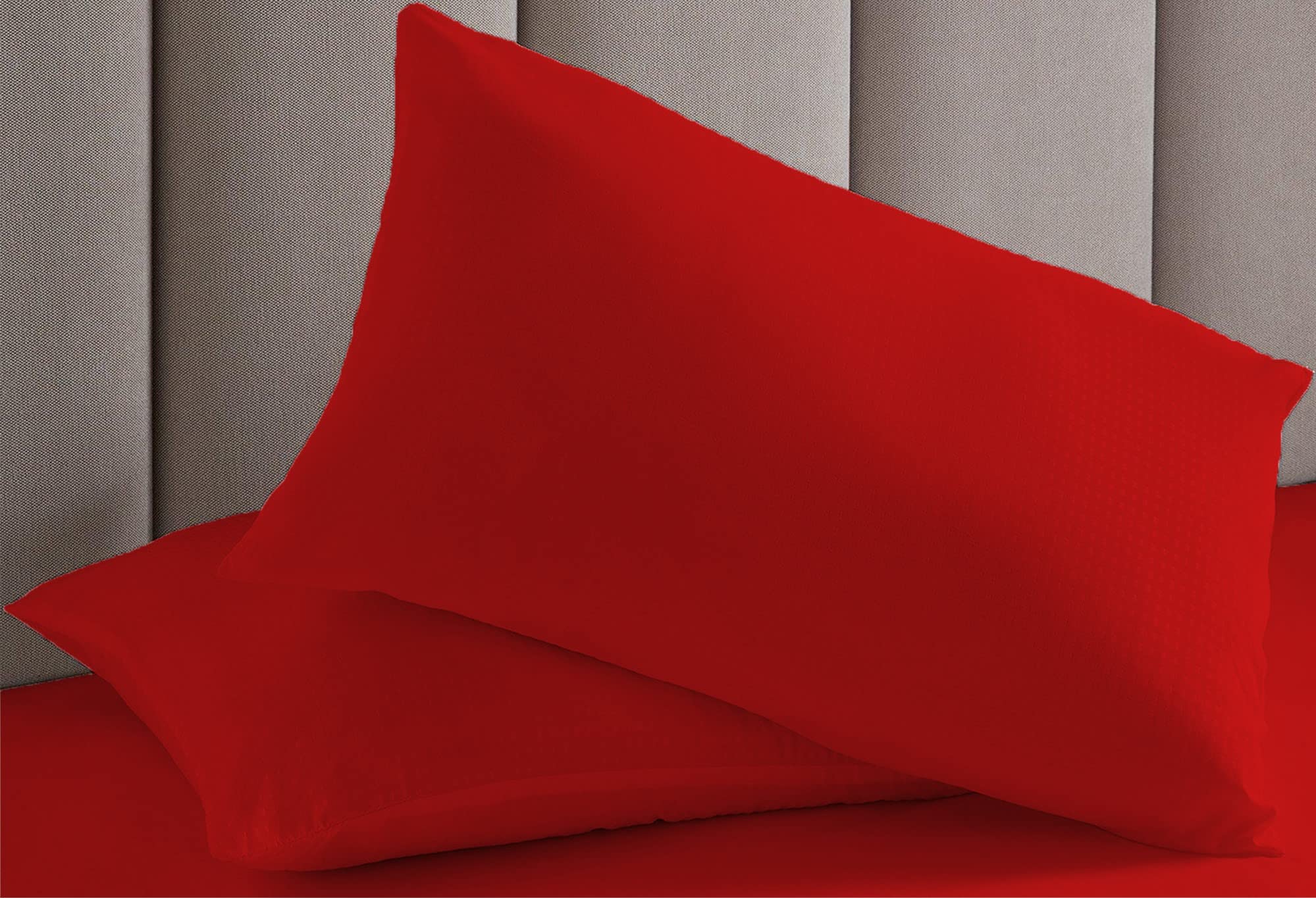 Lot de 2 taies d'oreiller 50x75 unies de couleur rouge avec rabat de 15 cm