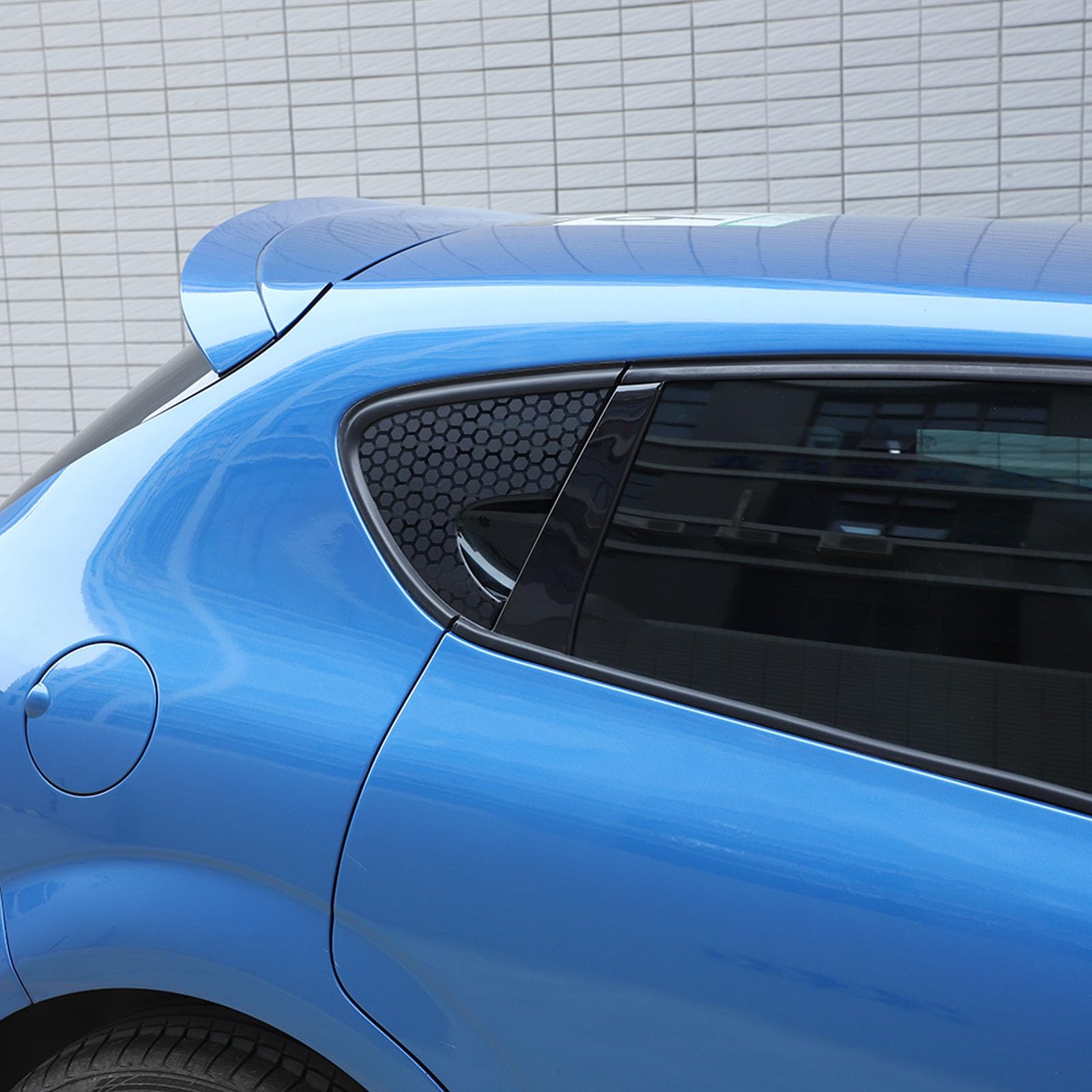 Grafika PCW o strukturze plastra miodu na tylną szybę samochodu trójkąt naklejka dekoracyjna naklejki kompatybilne z SEAT Leon MK2 2008-2012 akcesoria zewnętrzne