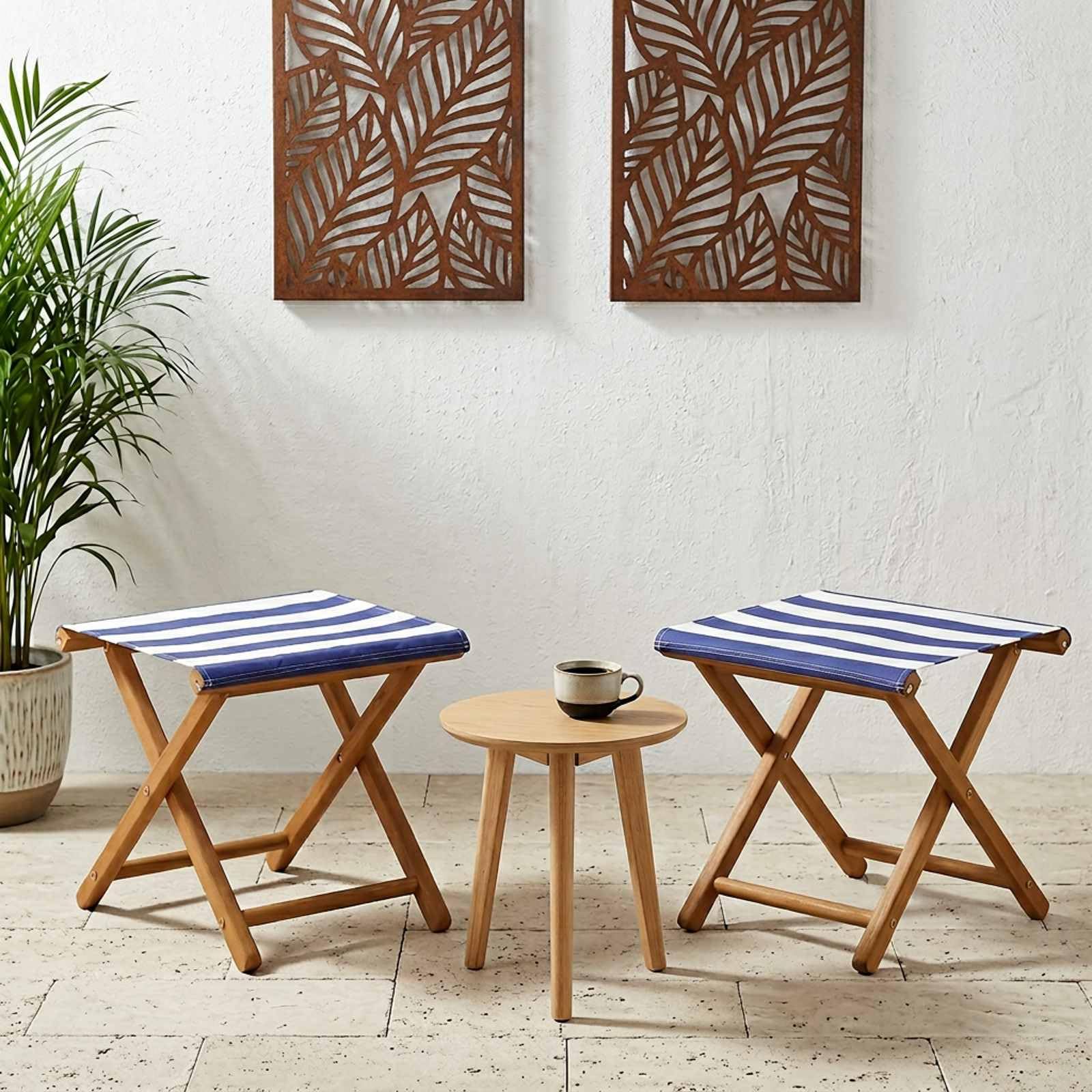 Set 2 Sedie a Sdraio Legno Eucalipto Massello Blu e Bianco | Poltrone pieghevoli per arredare terrazza, balcone o veranda. Supportano fino a 110 kg con seduta in poliestere.