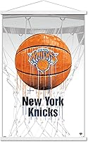 Vista 6 de Trends International NBA New York Knicks - Póster de pared de Drip Basketball 21, 22.375 x 34 pulgadas, paquete de impresión y colgador de madera