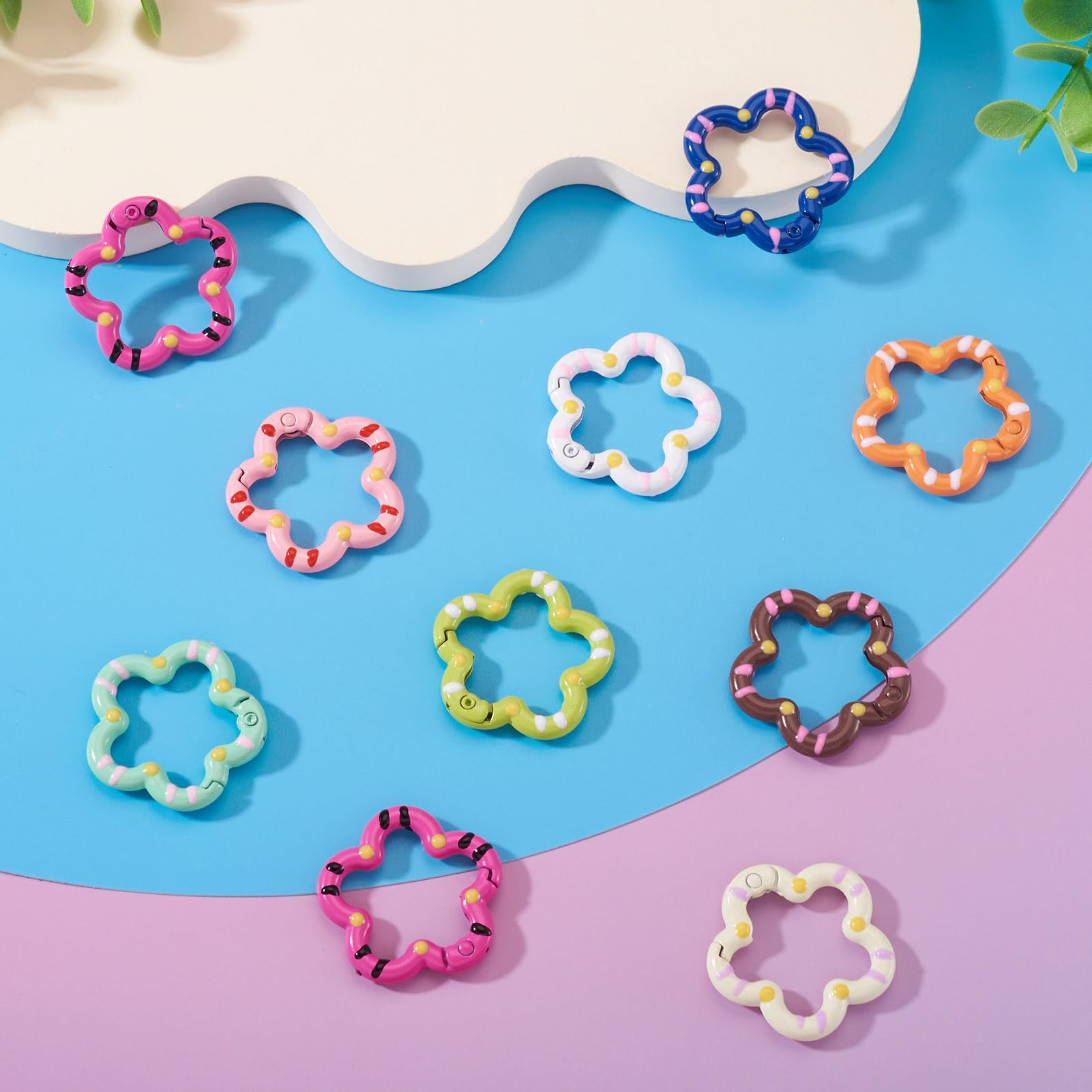10Pcs Flower Spring Gate Rings Random Mixed Color Spray Painted Alloy Lanyard Ring Floral Shape Carabiner Keychain Clip Hook for Keychains Bags Purses Handbags DIY Crafts