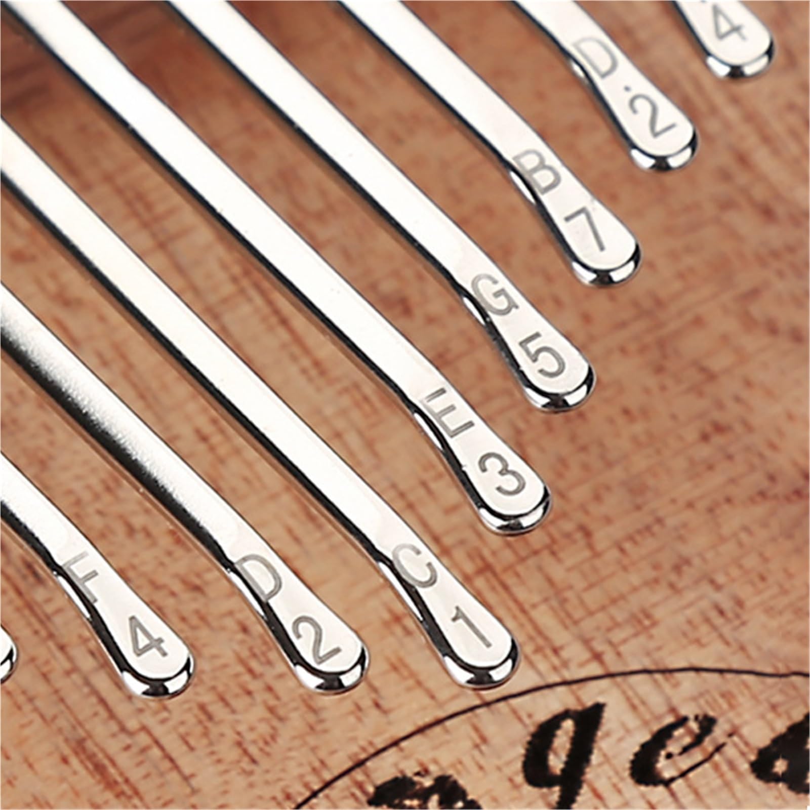 Przenośne Muzyczne Instrument Na Instrumentację Muzyczną Na Instrumencie Muzycznym Na Instrumentach Muzycznych Na Instrumencie Muzycznym W Stylu Kalimba W Stylu Pudełka Fortepian Profesjonalny Instrum