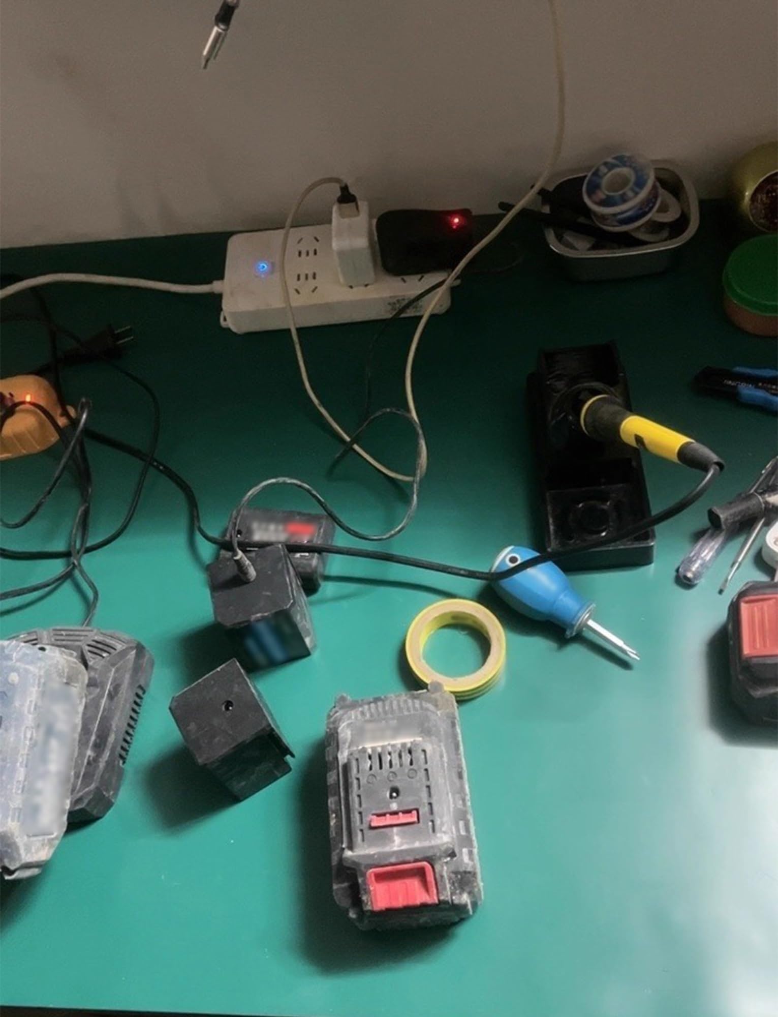Antistatische Silikon-Lötmatte for die Elektronikreparatur, hitzebeständige Gummi-Werkbank-Schreibtischunterlage, 0,2 cm dicke Unterlage, leicht zu reinigen(1000x50 cm)