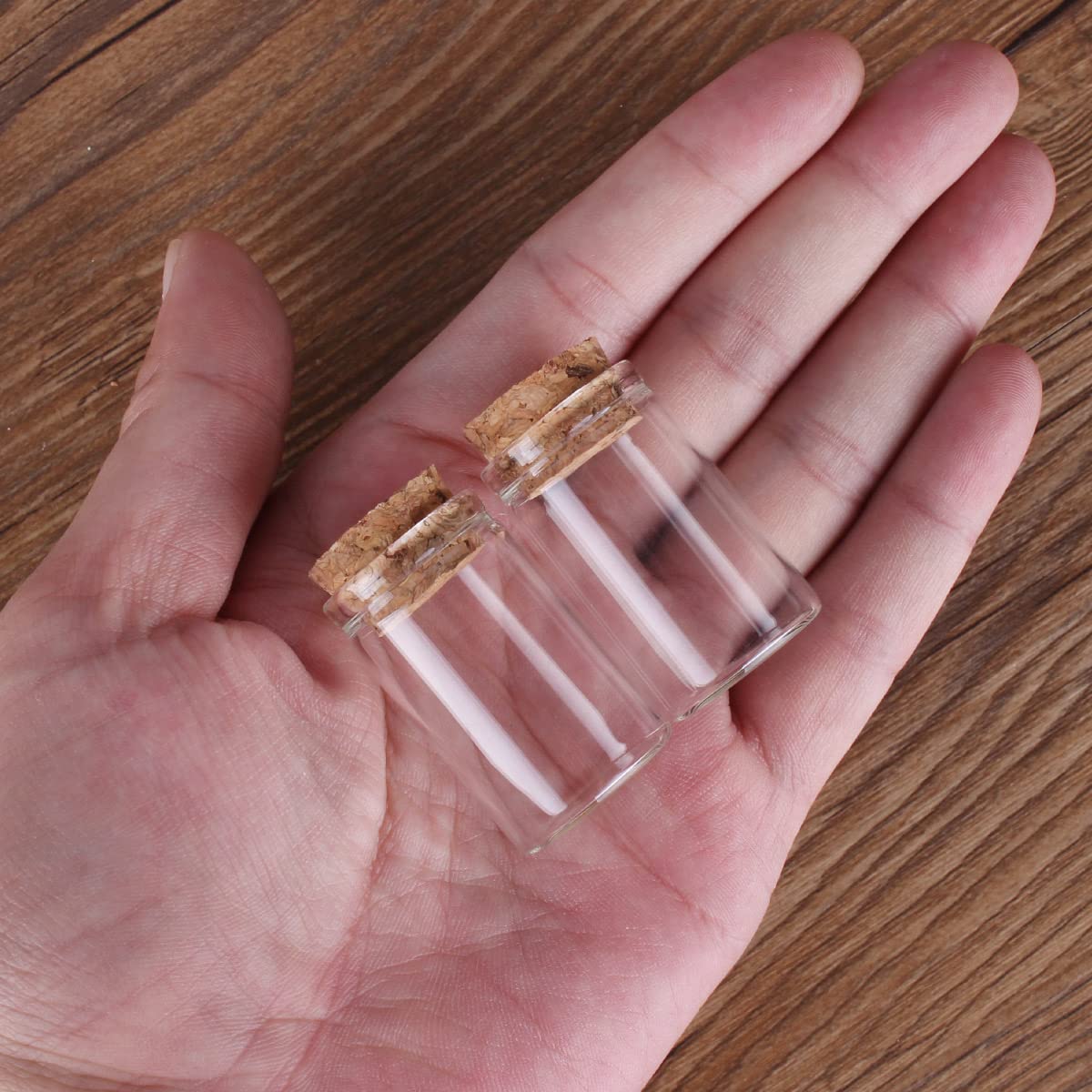 Szklane probówki, Opakowanie 24 szklanych probówek z korkami o średnicy mm i wysokości 3-6 cm. Pojemność 8-14 ml
