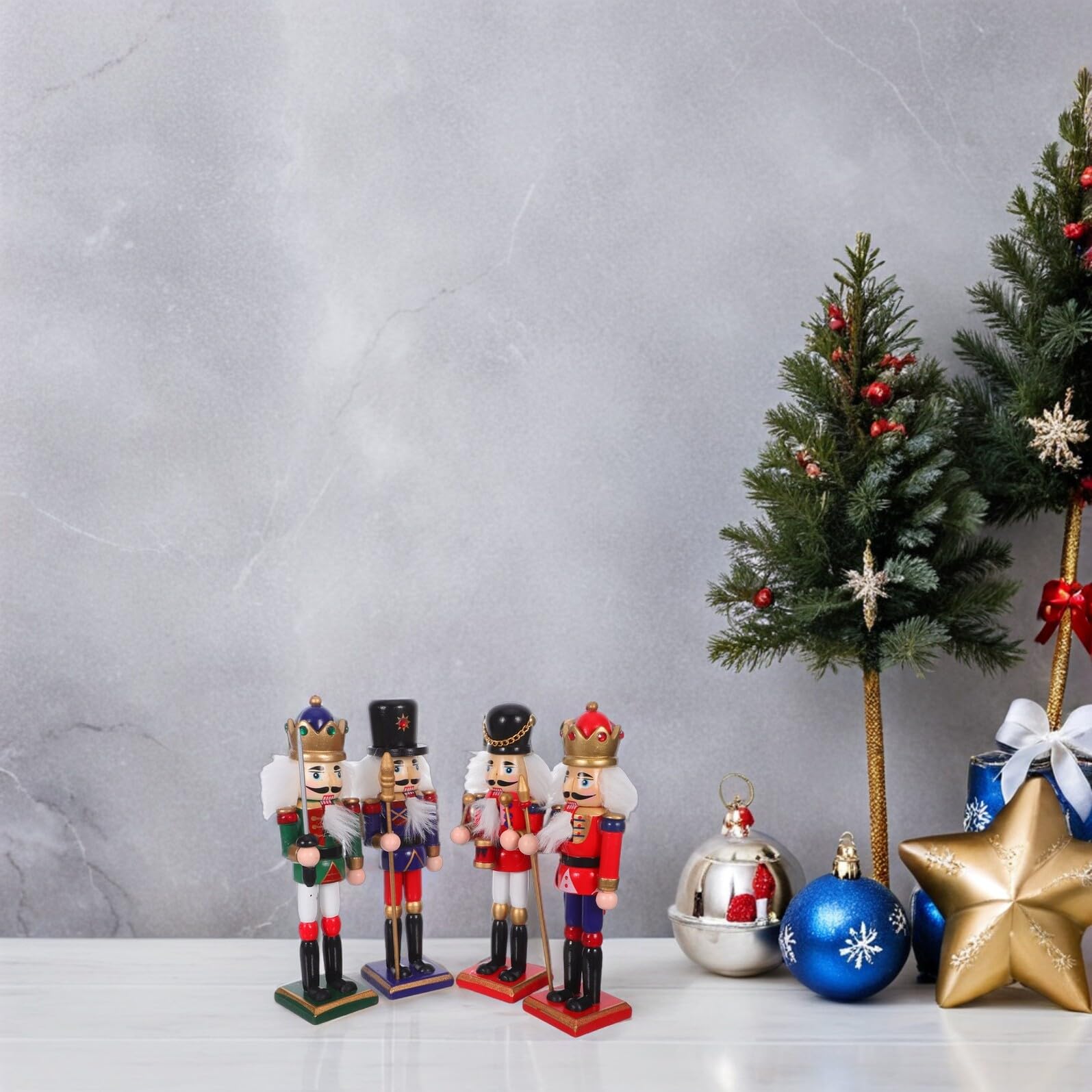 4stücke Nussknacker aus Holz für Weihnachtsschmuck Nussknacker-Soldaten als Dekoration Traditionelle Figuren für Tischdekoration und Christbaumschmuck